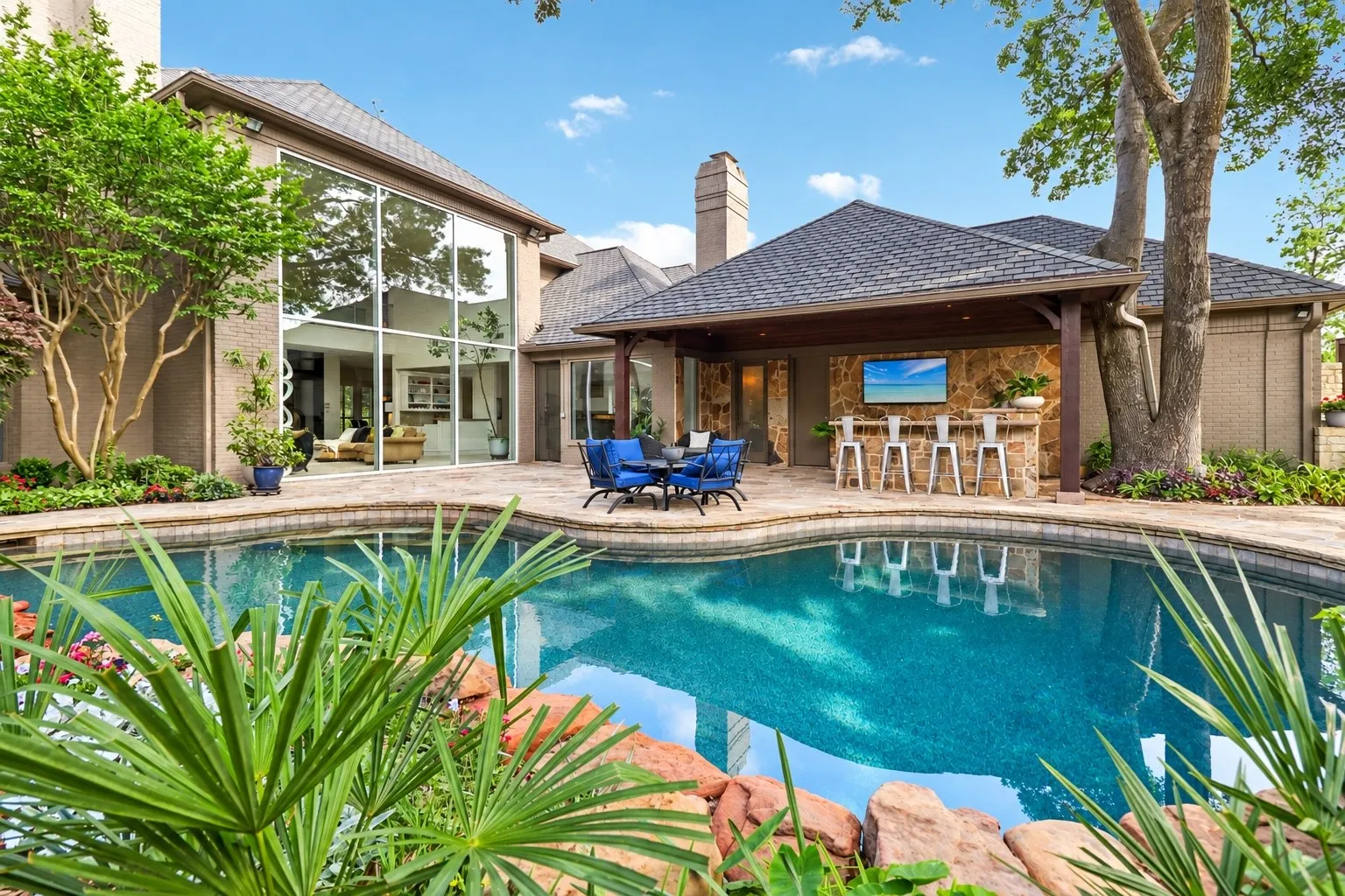 Single Family Residence For Sale in Collin County , 17704 Cedar Creek Canyon Drive, Dallas, Texas 75252, 5 Bedroom, 6 Bathroom, 3 Garage spaces, 5,530 Sqft, built in 1988, Preowned, mls#21243918, Real Estate Agent in Dallas, Homes For Sale in Collin county, Homes For Sale in Dallas, Realtor in Dallas Texas, Real Estate Brokerage Independent Realty Texas, Luminita Cordes Realtor