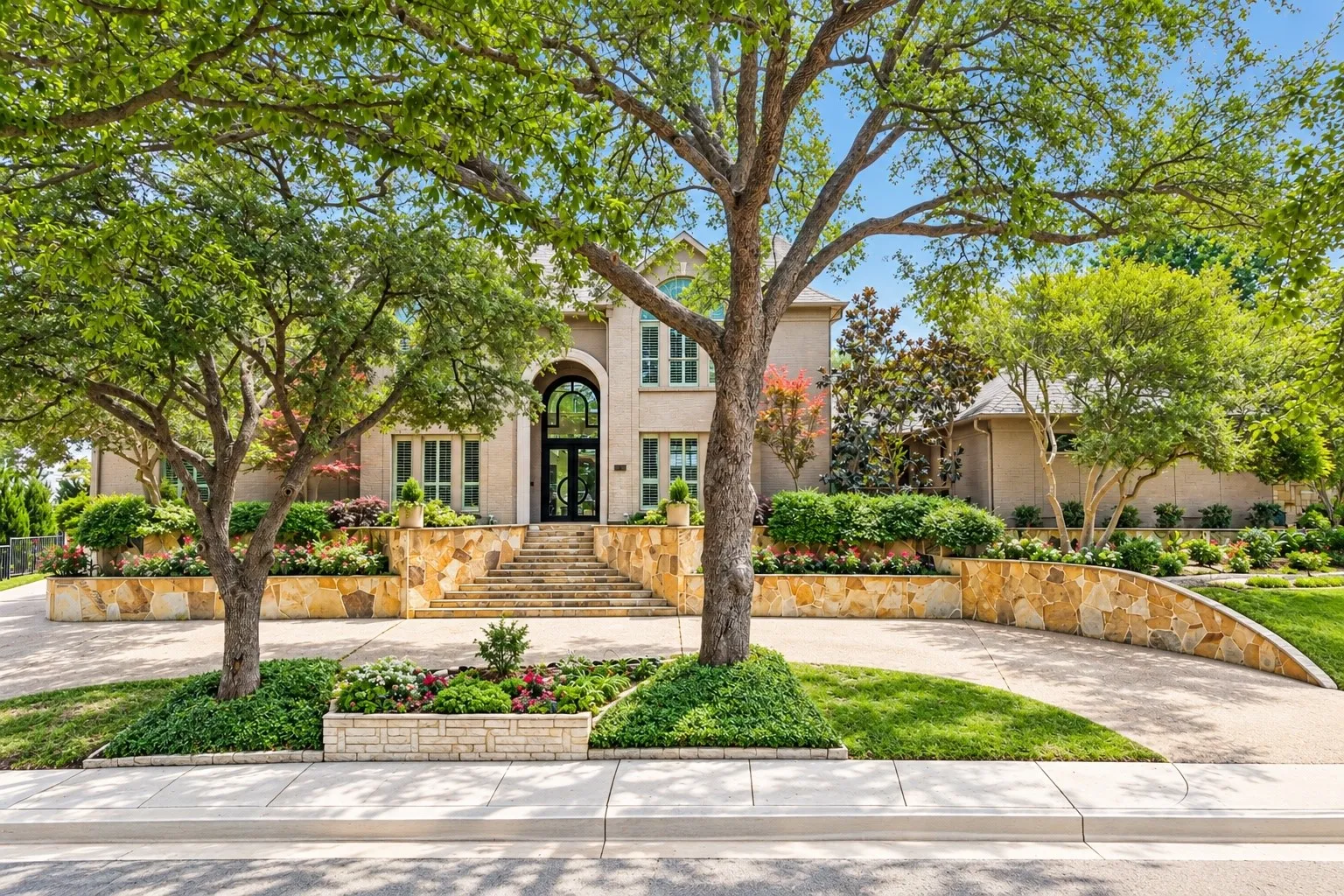 Single Family Residence For Sale in Collin County , 17704 Cedar Creek Canyon Drive, Dallas, Texas 75252, 5 Bedroom, 6 Bathroom, 3 Garage spaces, 5,530 Sqft, built in 1988, Preowned, mls#21243918, Real Estate Agent in Dallas, Homes For Sale in Collin county, Homes For Sale in Dallas, Realtor in Dallas Texas, Real Estate Brokerage Independent Realty Texas, Luminita Cordes Realtor