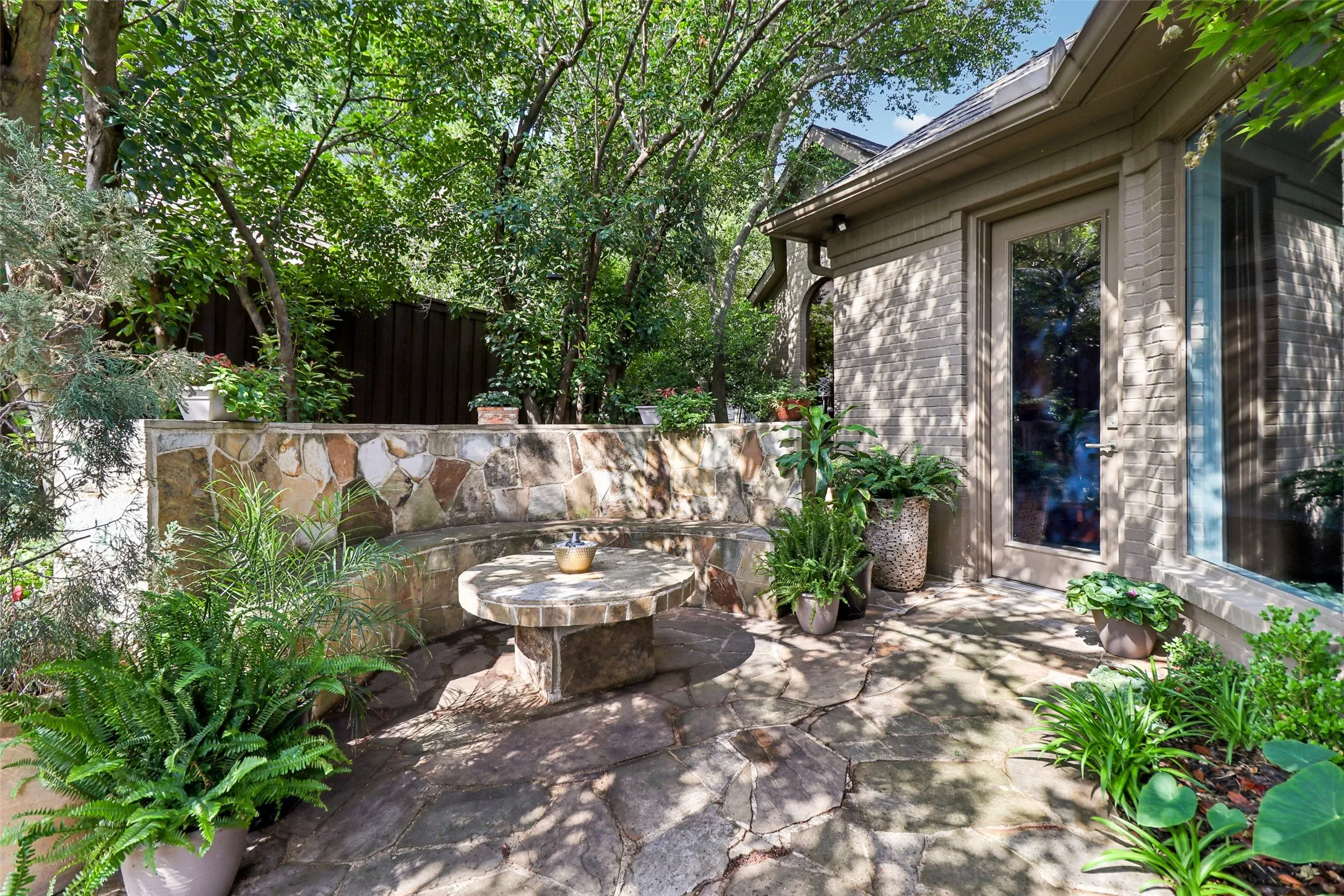 Single Family Residence For Sale in Collin County , 17704 Cedar Creek Canyon Drive, Dallas, Texas 75252, 5 Bedroom, 6 Bathroom, 3 Garage spaces, 5,530 Sqft, built in 1988, Preowned, mls#21243918, Real Estate Agent in Dallas, Homes For Sale in Collin county, Homes For Sale in Dallas, Realtor in Dallas Texas, Real Estate Brokerage Independent Realty Texas, Luminita Cordes Realtor