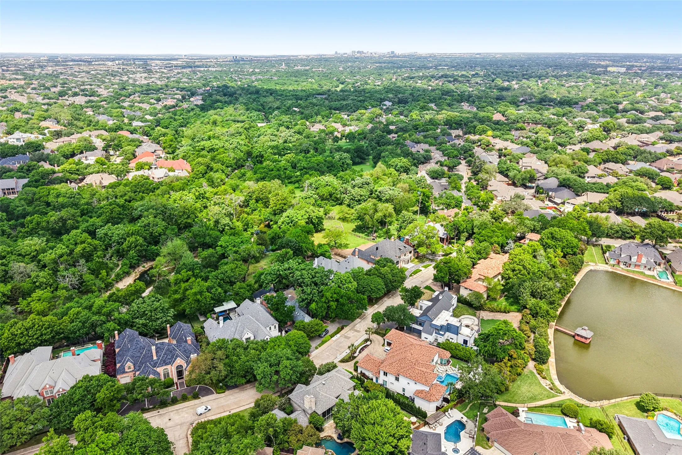 Single Family Residence For Sale in Collin County , 17704 Cedar Creek Canyon Drive, Dallas, Texas 75252, 5 Bedroom, 6 Bathroom, 3 Garage spaces, 5,530 Sqft, built in 1988, Preowned, mls#21243918, Real Estate Agent in Dallas, Homes For Sale in Collin county, Homes For Sale in Dallas, Realtor in Dallas Texas, Real Estate Brokerage Independent Realty Texas, Luminita Cordes Realtor
