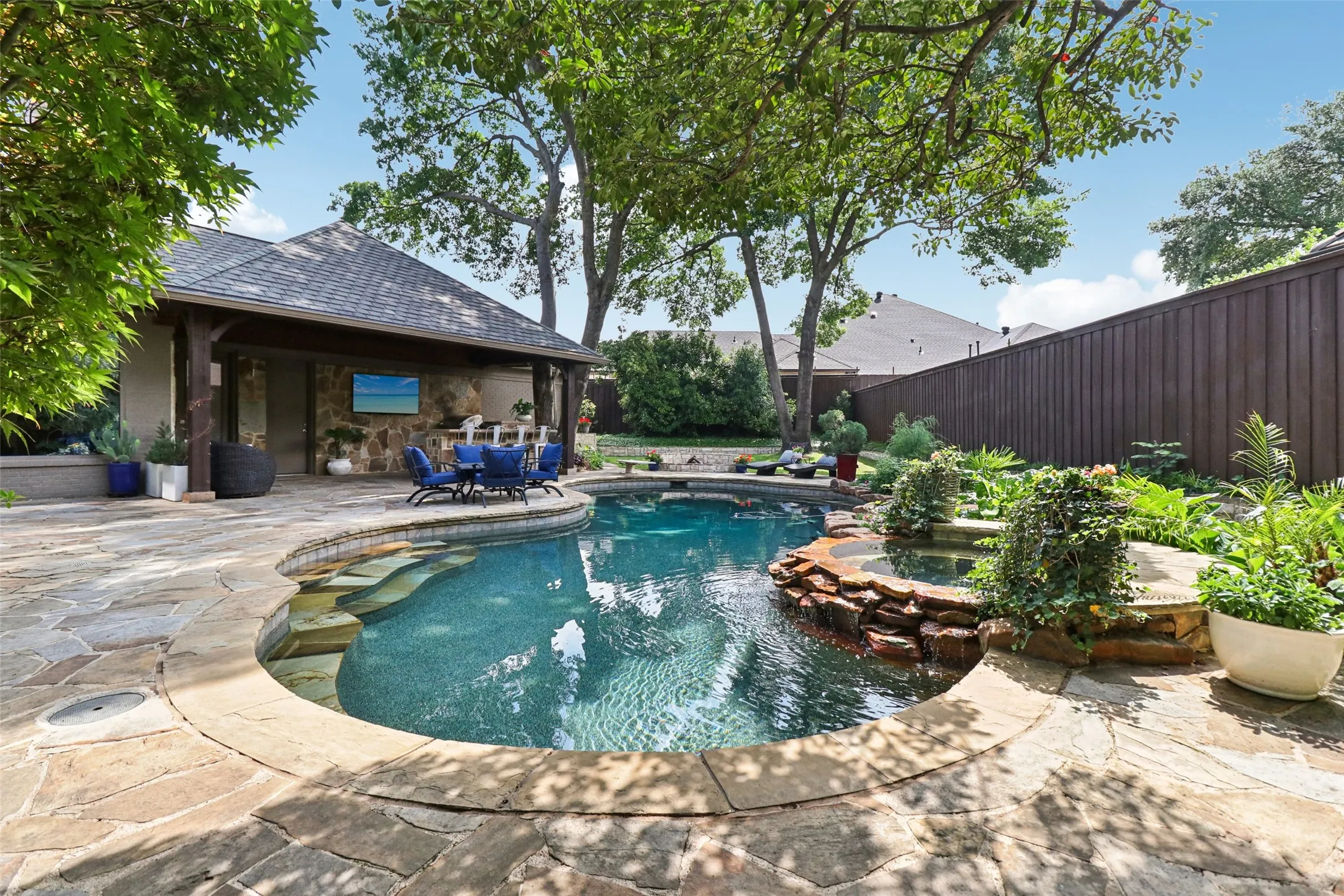 Single Family Residence For Sale in Collin County , 17704 Cedar Creek Canyon Drive, Dallas, Texas 75252, 5 Bedroom, 6 Bathroom, 3 Garage spaces, 5,530 Sqft, built in 1988, Preowned, mls#21243918, Real Estate Agent in Dallas, Homes For Sale in Collin county, Homes For Sale in Dallas, Realtor in Dallas Texas, Real Estate Brokerage Independent Realty Texas, Luminita Cordes Realtor