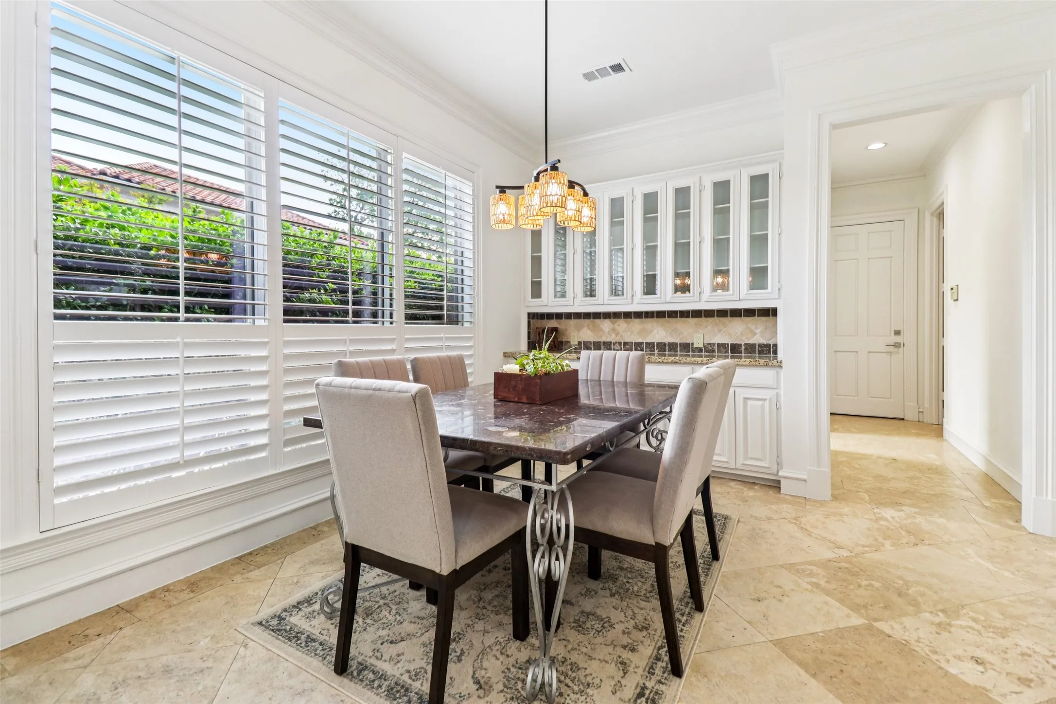 Single Family Residence For Sale in Collin County , 17704 Cedar Creek Canyon Drive, Dallas, Texas 75252, 5 Bedroom, 6 Bathroom, 3 Garage spaces, 5,530 Sqft, built in 1988, Preowned, mls#21243918, Real Estate Agent in Dallas, Homes For Sale in Collin county, Homes For Sale in Dallas, Realtor in Dallas Texas, Real Estate Brokerage Independent Realty Texas, Luminita Cordes Realtor