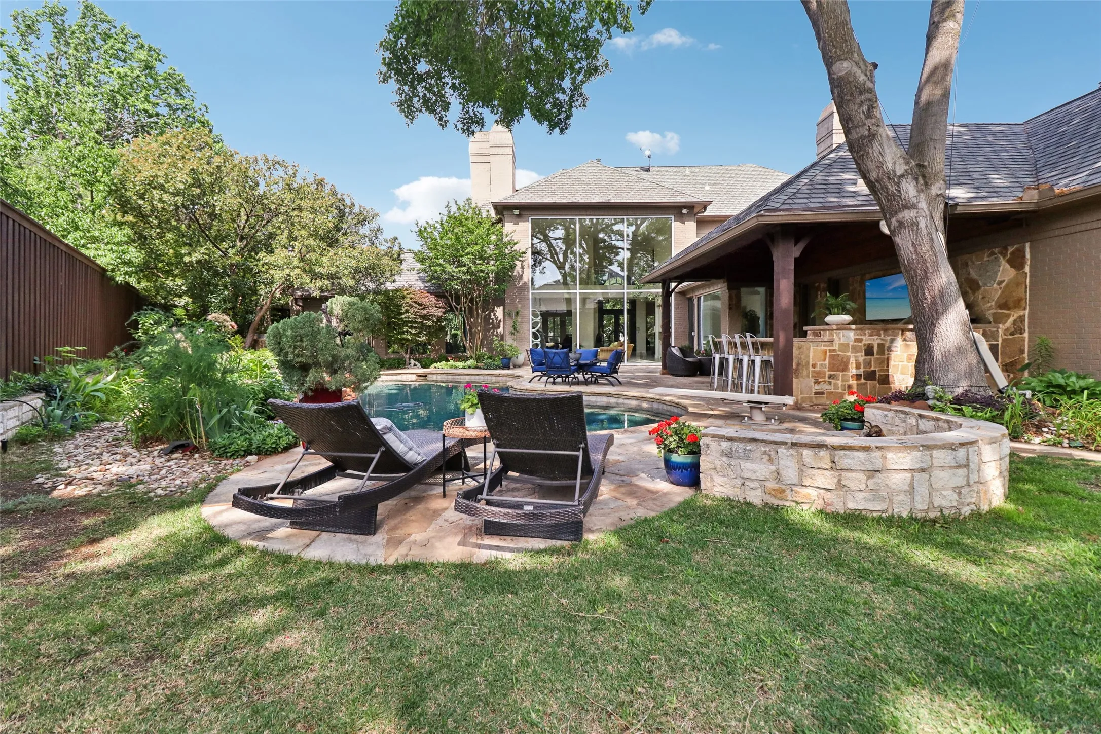 Single Family Residence For Sale in Collin County , 17704 Cedar Creek Canyon Drive, Dallas, Texas 75252, 5 Bedroom, 6 Bathroom, 3 Garage spaces, 5,530 Sqft, built in 1988, Preowned, mls#21243918, Real Estate Agent in Dallas, Homes For Sale in Collin county, Homes For Sale in Dallas, Realtor in Dallas Texas, Real Estate Brokerage Independent Realty Texas, Luminita Cordes Realtor