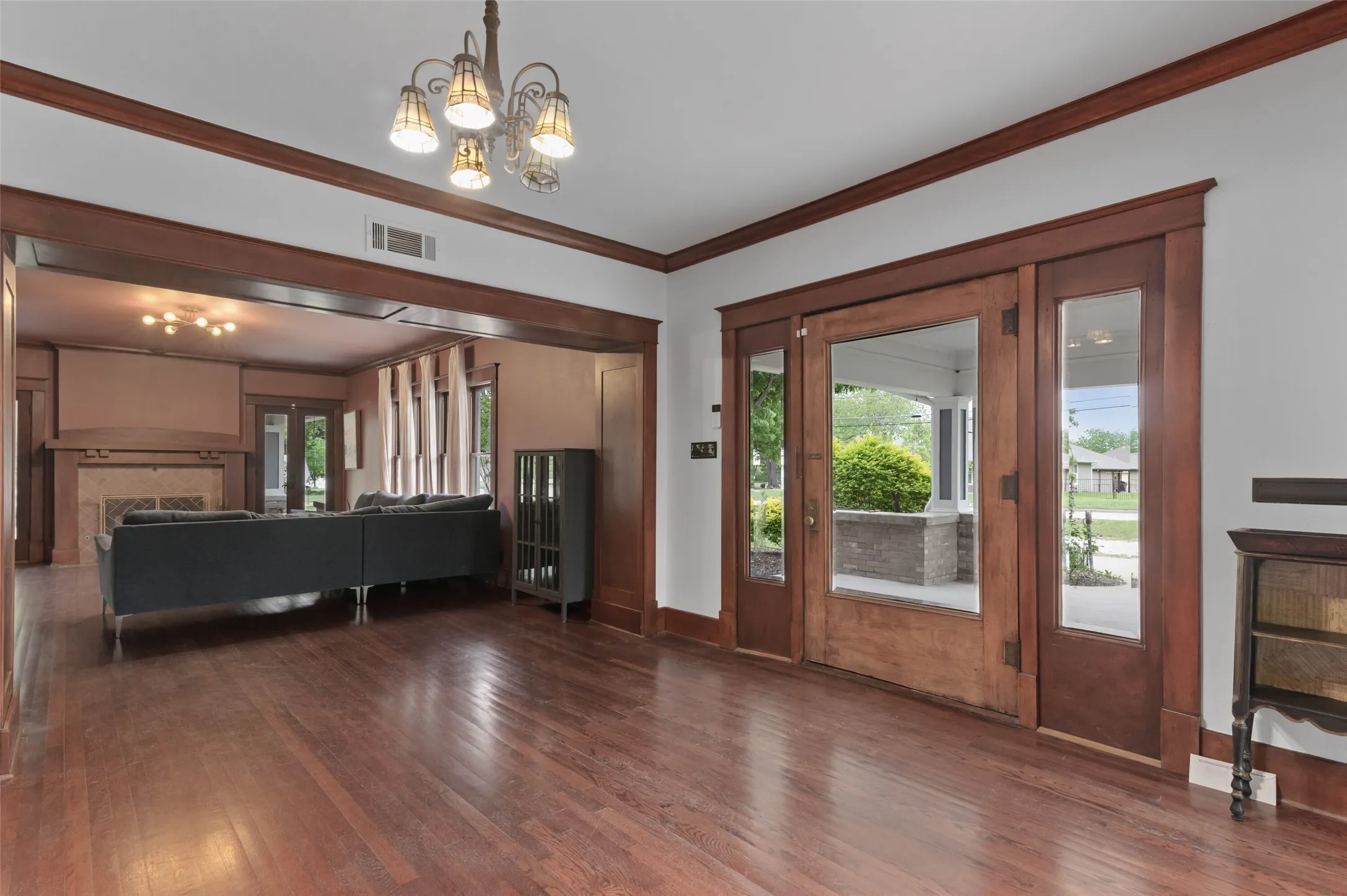 Single Family Residence For Sale in Collin County , 706 S Main Street, Farmersville, Texas 75442, 4 Bedroom, 4 Bathroom, Garage spaces, 4,159 Sqft, built in 1914, Preowned, mls#21242929, Real Estate Agent in Farmersville, Homes For Sale in Collin county, Homes For Sale in Farmersville, Realtor in Farmersville Texas, Real Estate Brokerage Independent Realty Texas, Luminita Cordes Realtor
