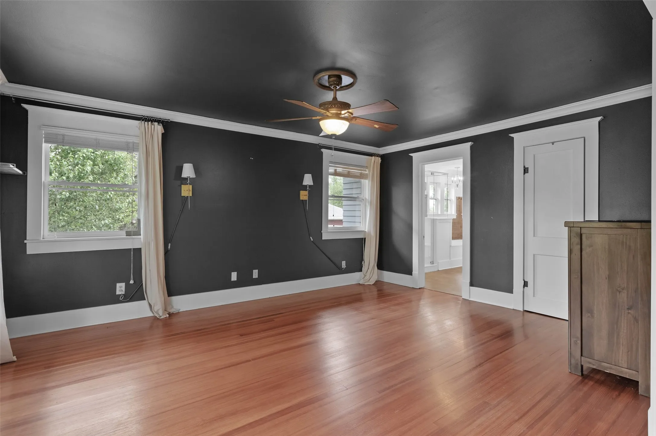 Single Family Residence For Sale in Collin County , 706 S Main Street, Farmersville, Texas 75442, 4 Bedroom, 4 Bathroom, Garage spaces, 4,159 Sqft, built in 1914, Preowned, mls#21242929, Real Estate Agent in Farmersville, Homes For Sale in Collin county, Homes For Sale in Farmersville, Realtor in Farmersville Texas, Real Estate Brokerage Independent Realty Texas, Luminita Cordes Realtor