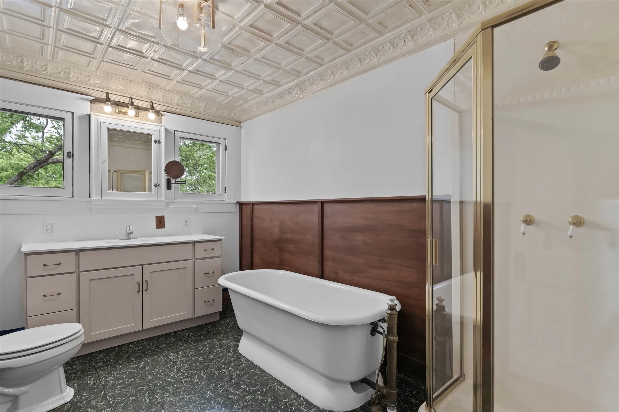 Single Family Residence For Sale in Collin County , 706 S Main Street, Farmersville, Texas 75442, 4 Bedroom, 4 Bathroom, Garage spaces, 4,159 Sqft, built in 1914, Preowned, mls#21242929, Real Estate Agent in Farmersville, Homes For Sale in Collin county, Homes For Sale in Farmersville, Realtor in Farmersville Texas, Real Estate Brokerage Independent Realty Texas, Luminita Cordes Realtor