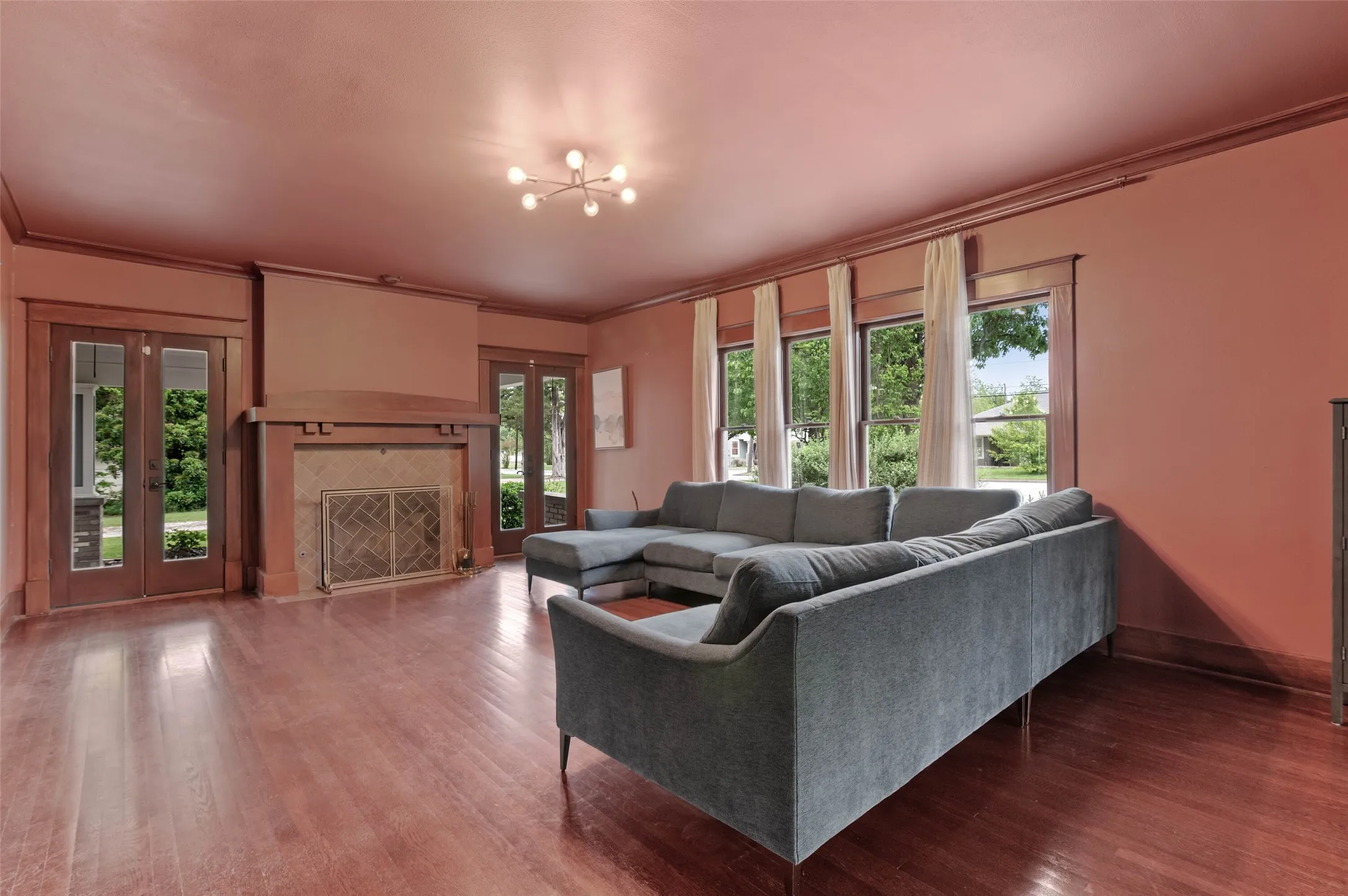 Single Family Residence For Sale in Collin County , 706 S Main Street, Farmersville, Texas 75442, 4 Bedroom, 4 Bathroom, Garage spaces, 4,159 Sqft, built in 1914, Preowned, mls#21242929, Real Estate Agent in Farmersville, Homes For Sale in Collin county, Homes For Sale in Farmersville, Realtor in Farmersville Texas, Real Estate Brokerage Independent Realty Texas, Luminita Cordes Realtor