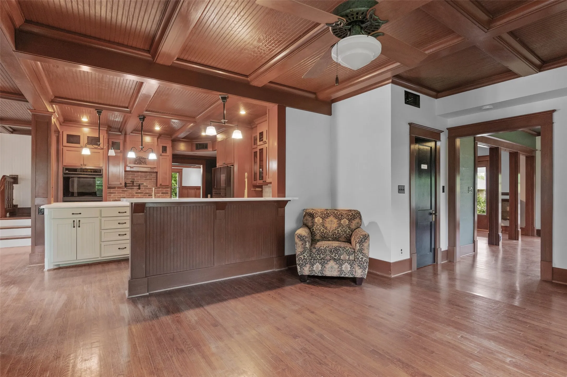 Single Family Residence For Sale in Collin County , 706 S Main Street, Farmersville, Texas 75442, 4 Bedroom, 4 Bathroom, Garage spaces, 4,159 Sqft, built in 1914, Preowned, mls#21242929, Real Estate Agent in Farmersville, Homes For Sale in Collin county, Homes For Sale in Farmersville, Realtor in Farmersville Texas, Real Estate Brokerage Independent Realty Texas, Luminita Cordes Realtor