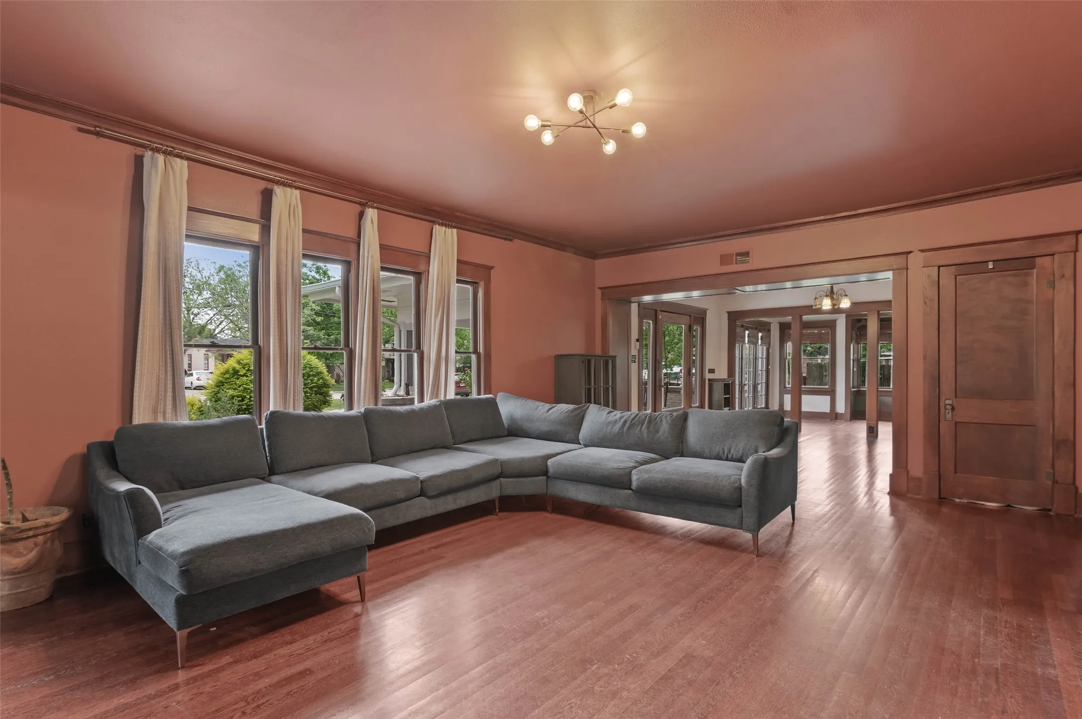 Single Family Residence For Sale in Collin County , 706 S Main Street, Farmersville, Texas 75442, 4 Bedroom, 4 Bathroom, Garage spaces, 4,159 Sqft, built in 1914, Preowned, mls#21242929, Real Estate Agent in Farmersville, Homes For Sale in Collin county, Homes For Sale in Farmersville, Realtor in Farmersville Texas, Real Estate Brokerage Independent Realty Texas, Luminita Cordes Realtor