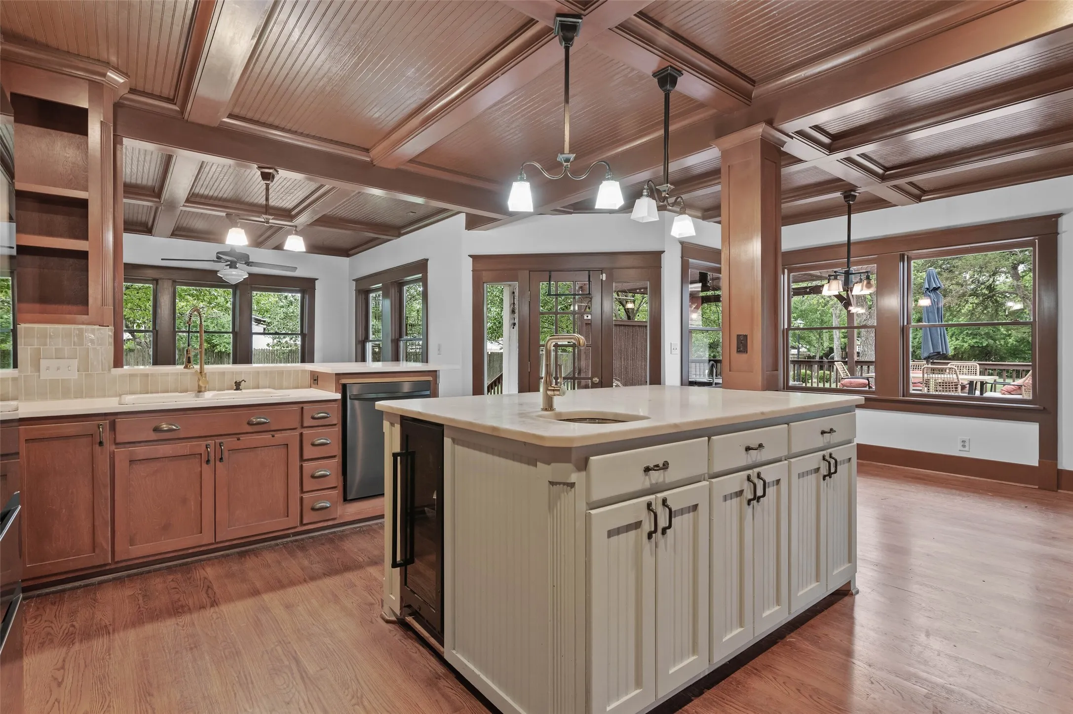 Single Family Residence For Sale in Collin County , 706 S Main Street, Farmersville, Texas 75442, 4 Bedroom, 4 Bathroom, Garage spaces, 4,159 Sqft, built in 1914, Preowned, mls#21242929, Real Estate Agent in Farmersville, Homes For Sale in Collin county, Homes For Sale in Farmersville, Realtor in Farmersville Texas, Real Estate Brokerage Independent Realty Texas, Luminita Cordes Realtor
