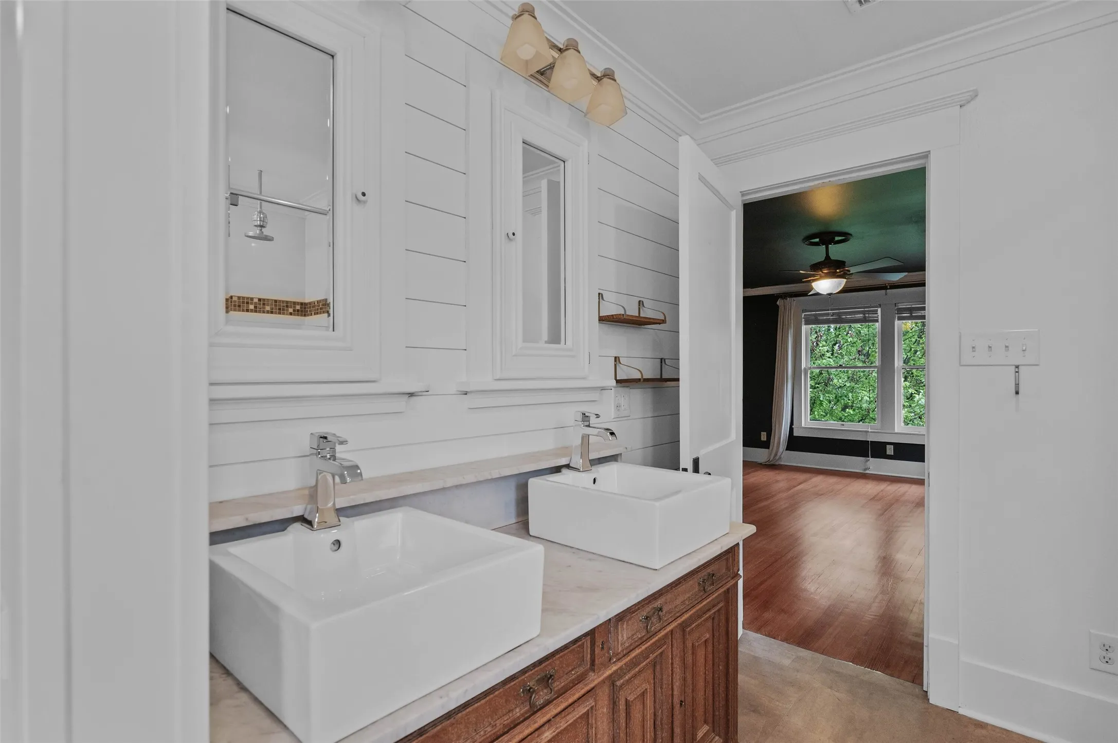 Single Family Residence For Sale in Collin County , 706 S Main Street, Farmersville, Texas 75442, 4 Bedroom, 4 Bathroom, Garage spaces, 4,159 Sqft, built in 1914, Preowned, mls#21242929, Real Estate Agent in Farmersville, Homes For Sale in Collin county, Homes For Sale in Farmersville, Realtor in Farmersville Texas, Real Estate Brokerage Independent Realty Texas, Luminita Cordes Realtor