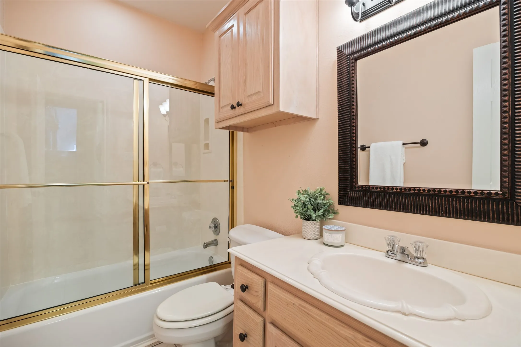 Single Family Residence For Sale in Rockwall County , 3411 Augusta Boulevard, Rockwall, Texas 75087, 3 Bedroom, 3 Bathroom, 2 Garage spaces, 1,932 Sqft, built in 1998, Preowned, mls#21239650, Real Estate Agent in Rockwall, Homes For Sale in Rockwall county, Homes For Sale in Rockwall, Realtor in Rockwall Texas, Real Estate Brokerage Independent Realty Texas, Luminita Cordes Realtor