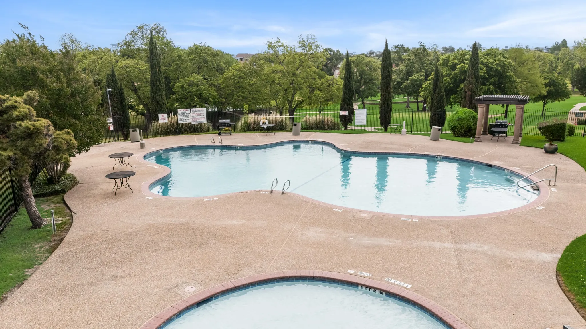Single Family Residence For Sale in Rockwall County , 3411 Augusta Boulevard, Rockwall, Texas 75087, 3 Bedroom, 3 Bathroom, 2 Garage spaces, 1,932 Sqft, built in 1998, Preowned, mls#21239650, Real Estate Agent in Rockwall, Homes For Sale in Rockwall county, Homes For Sale in Rockwall, Realtor in Rockwall Texas, Real Estate Brokerage Independent Realty Texas, Luminita Cordes Realtor