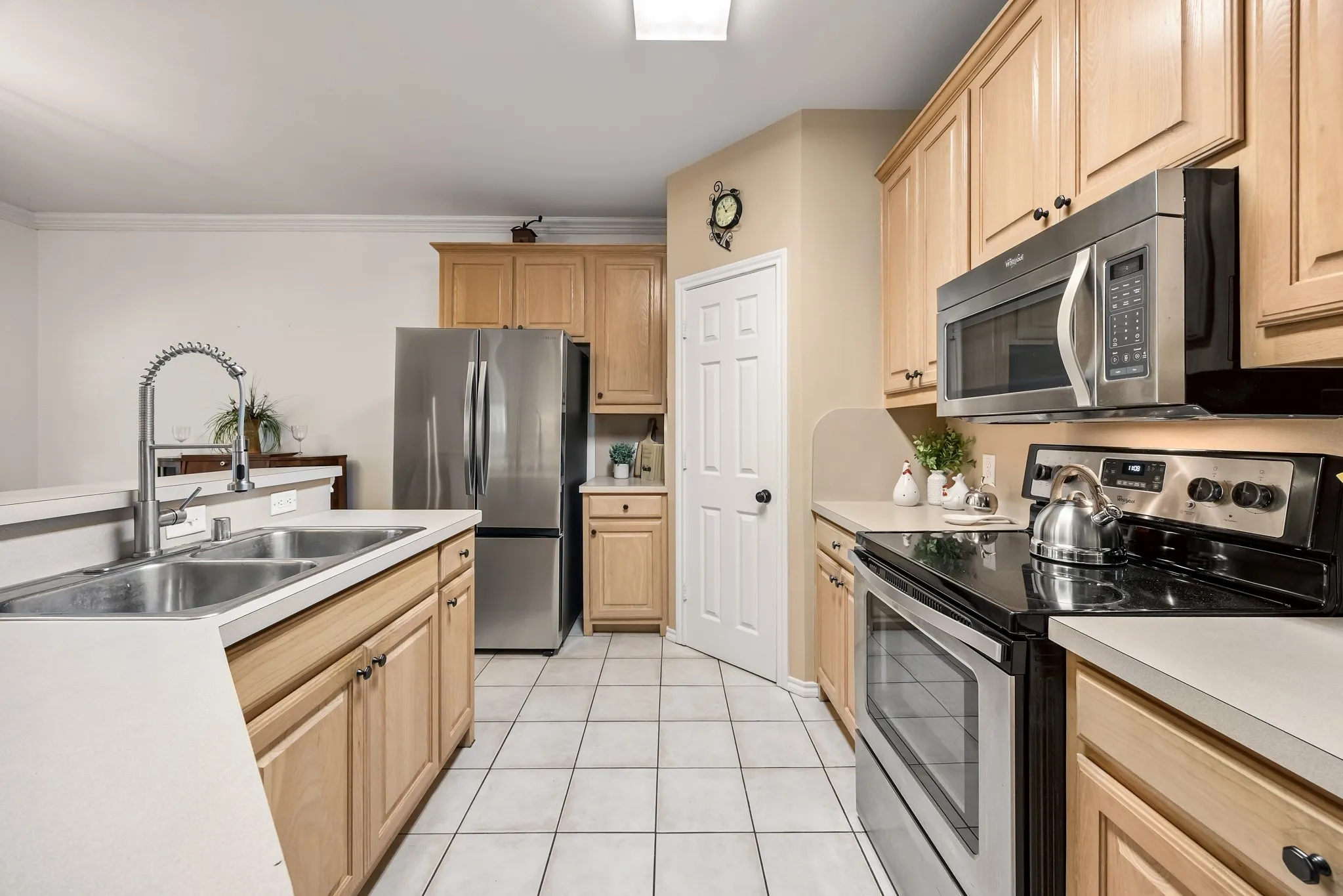 Single Family Residence For Sale in Rockwall County , 3411 Augusta Boulevard, Rockwall, Texas 75087, 3 Bedroom, 3 Bathroom, 2 Garage spaces, 1,932 Sqft, built in 1998, Preowned, mls#21239650, Real Estate Agent in Rockwall, Homes For Sale in Rockwall county, Homes For Sale in Rockwall, Realtor in Rockwall Texas, Real Estate Brokerage Independent Realty Texas, Luminita Cordes Realtor