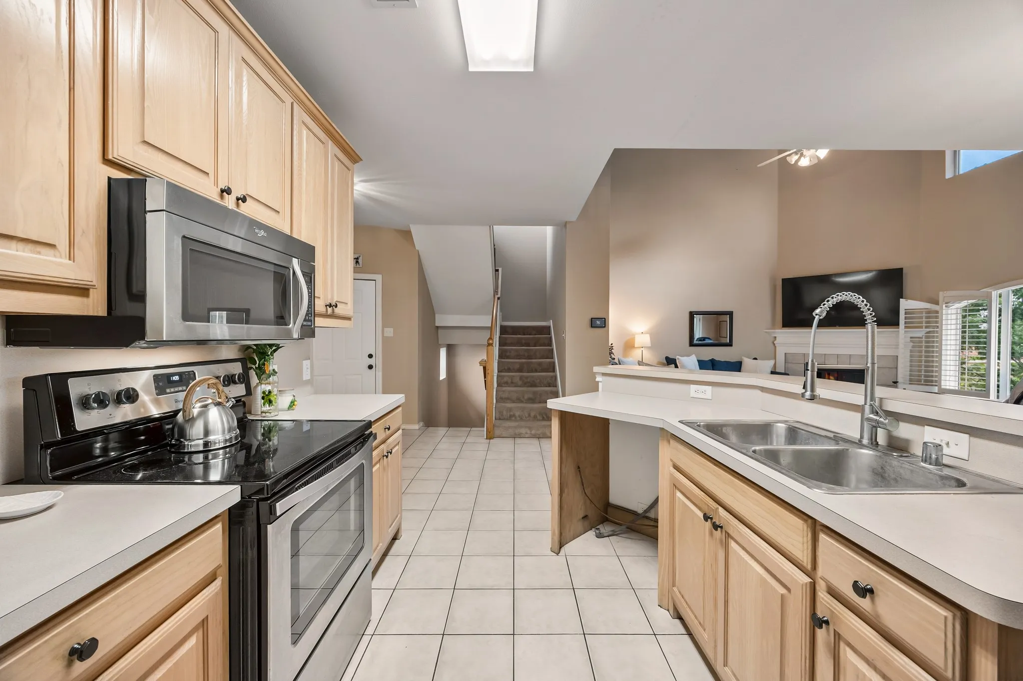 Single Family Residence For Sale in Rockwall County , 3411 Augusta Boulevard, Rockwall, Texas 75087, 3 Bedroom, 3 Bathroom, 2 Garage spaces, 1,932 Sqft, built in 1998, Preowned, mls#21239650, Real Estate Agent in Rockwall, Homes For Sale in Rockwall county, Homes For Sale in Rockwall, Realtor in Rockwall Texas, Real Estate Brokerage Independent Realty Texas, Luminita Cordes Realtor