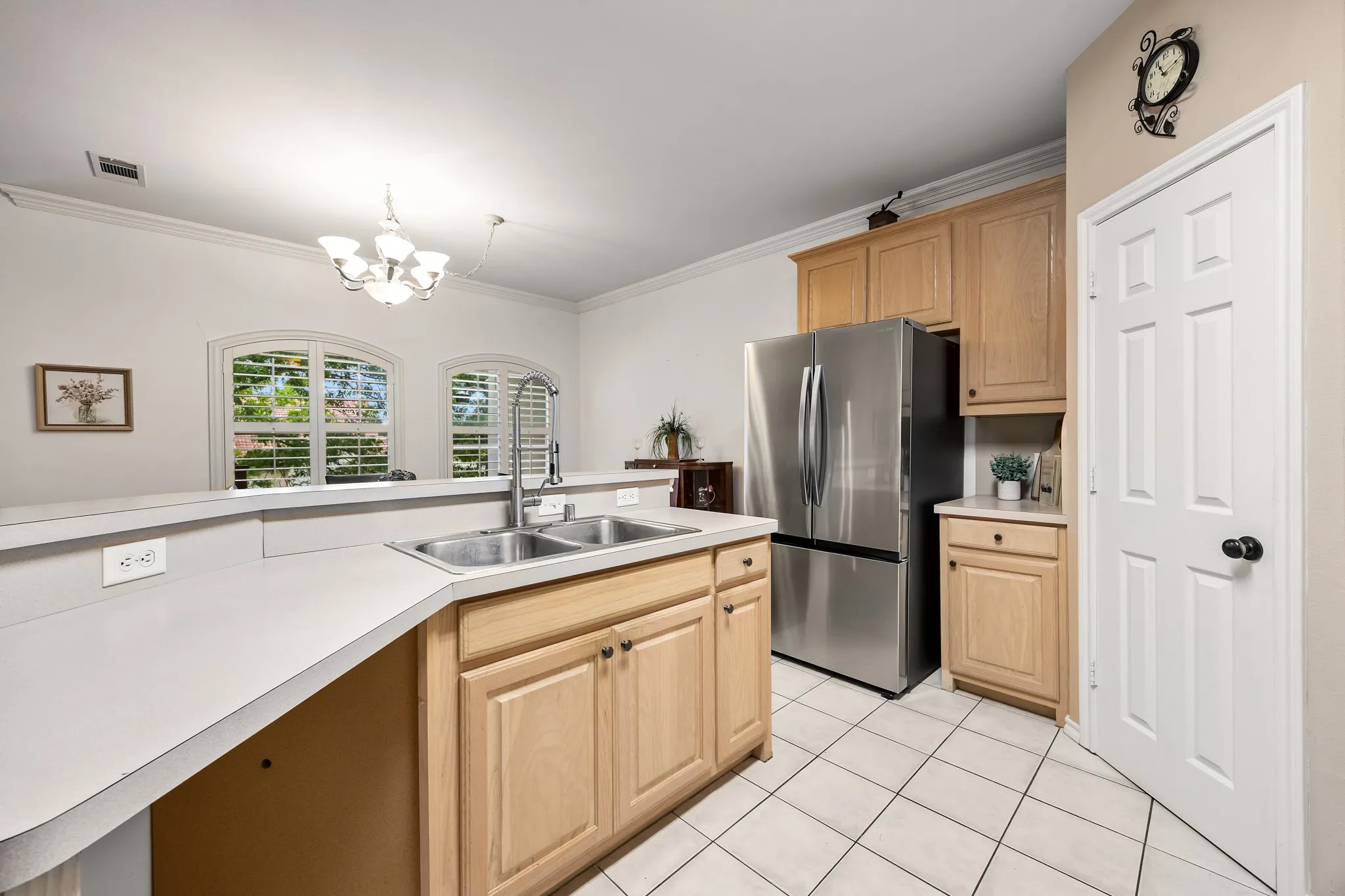 Single Family Residence For Sale in Rockwall County , 3411 Augusta Boulevard, Rockwall, Texas 75087, 3 Bedroom, 3 Bathroom, 2 Garage spaces, 1,932 Sqft, built in 1998, Preowned, mls#21239650, Real Estate Agent in Rockwall, Homes For Sale in Rockwall county, Homes For Sale in Rockwall, Realtor in Rockwall Texas, Real Estate Brokerage Independent Realty Texas, Luminita Cordes Realtor