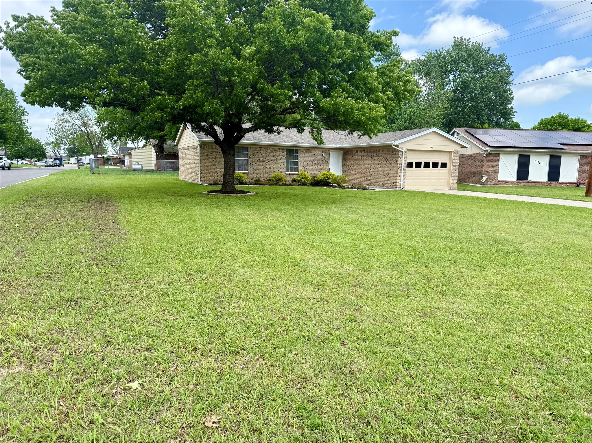 Single Family Residence For Sale in Cooke County , 1001 Parkwood Court, Gainesville, Texas 76240, 2 Bedroom, 1 Bathroom, 1 Garage spaces, 1,056 Sqft, built in 1981, mls#21243979, Real Estate Agent in Gainesville, Homes For Sale in Cooke county, Homes For Sale in Gainesville, Realtor in Gainesville Texas, Real Estate Brokerage Independent Realty Texas, Luminita Cordes Realtor