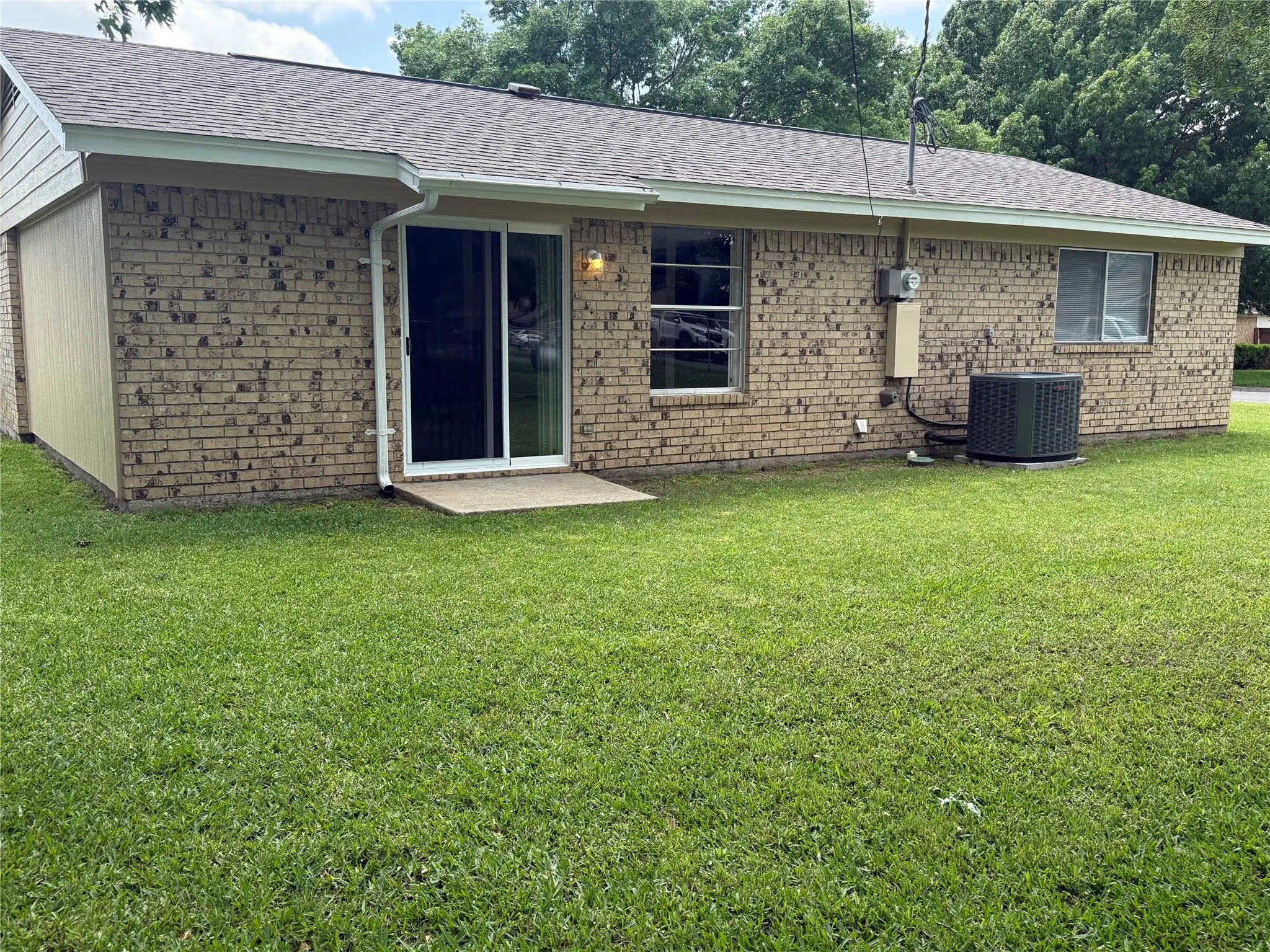 Single Family Residence For Sale in Cooke County , 1001 Parkwood Court, Gainesville, Texas 76240, 2 Bedroom, 1 Bathroom, 1 Garage spaces, 1,056 Sqft, built in 1981, mls#21243979, Real Estate Agent in Gainesville, Homes For Sale in Cooke county, Homes For Sale in Gainesville, Realtor in Gainesville Texas, Real Estate Brokerage Independent Realty Texas, Luminita Cordes Realtor