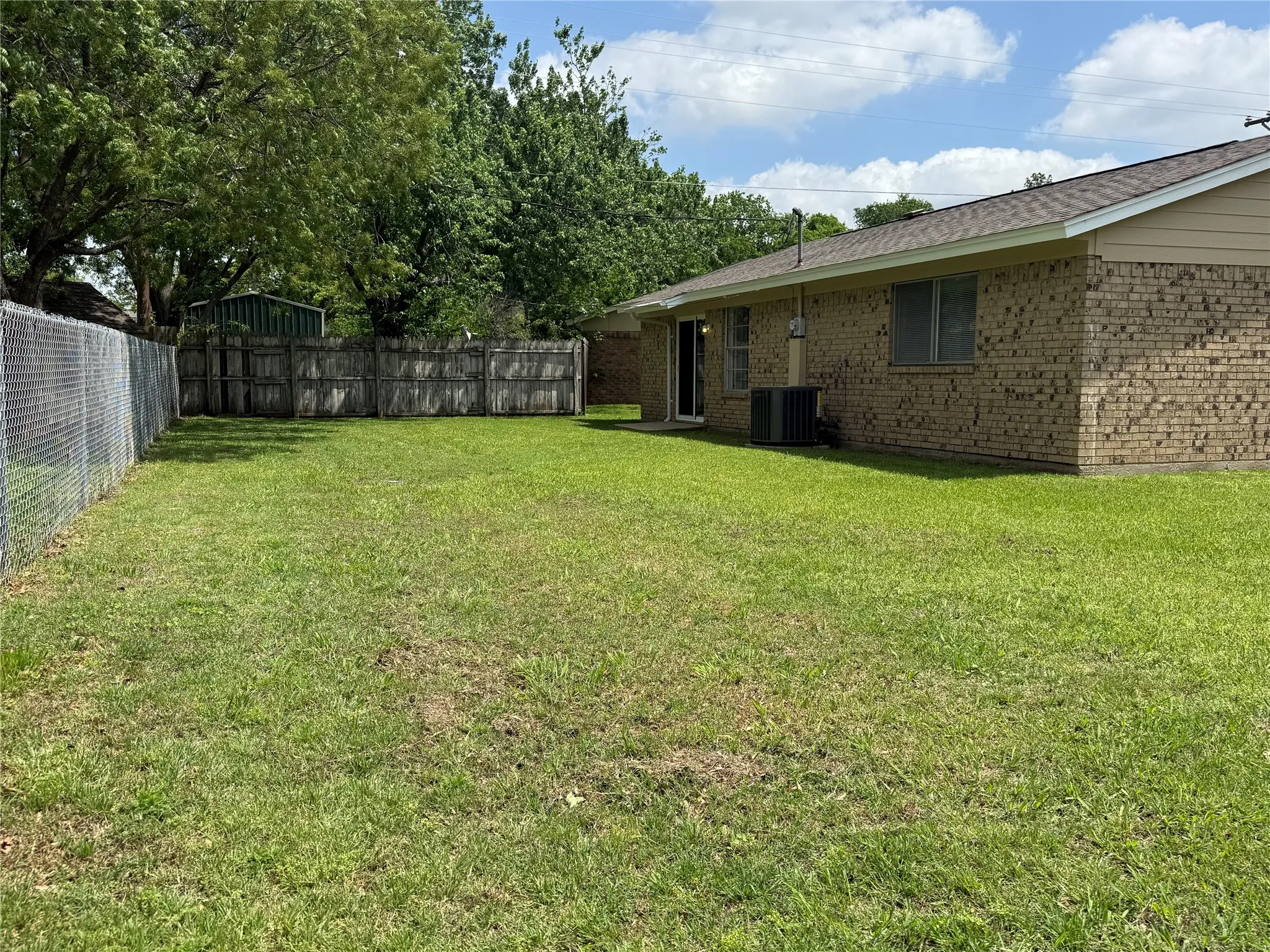 Single Family Residence For Sale in Cooke County , 1001 Parkwood Court, Gainesville, Texas 76240, 2 Bedroom, 1 Bathroom, 1 Garage spaces, 1,056 Sqft, built in 1981, mls#21243979, Real Estate Agent in Gainesville, Homes For Sale in Cooke county, Homes For Sale in Gainesville, Realtor in Gainesville Texas, Real Estate Brokerage Independent Realty Texas, Luminita Cordes Realtor