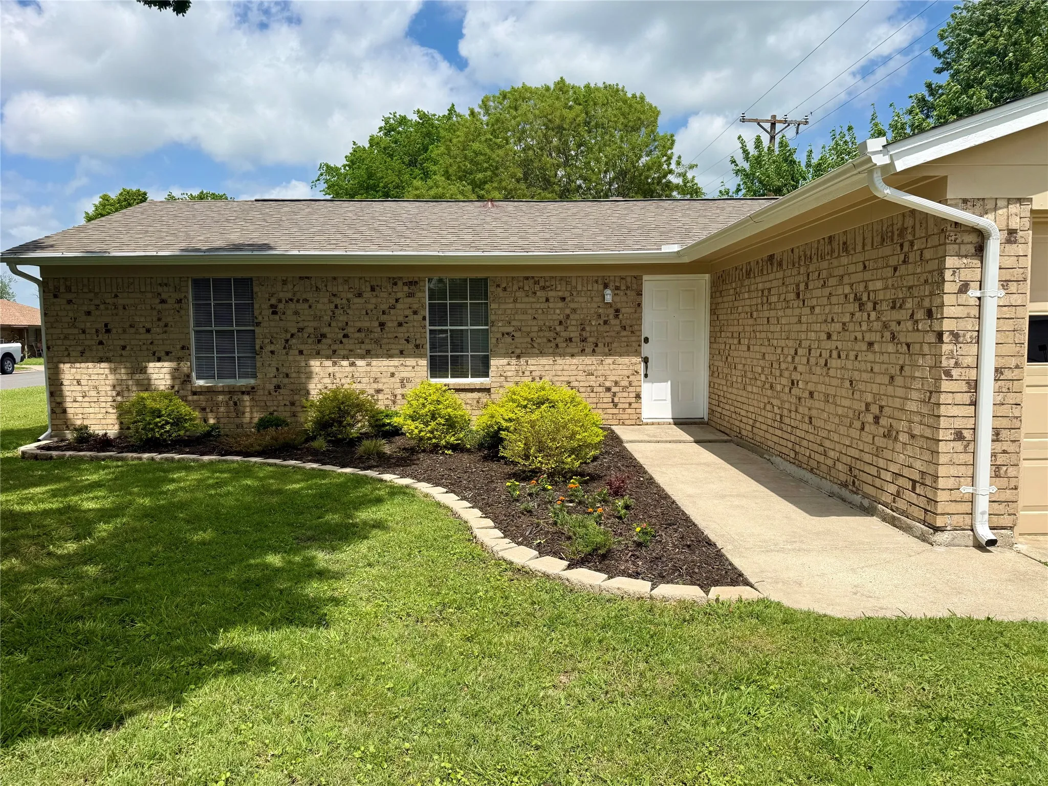Single Family Residence For Sale in Cooke County , 1001 Parkwood Court, Gainesville, Texas 76240, 2 Bedroom, 1 Bathroom, 1 Garage spaces, 1,056 Sqft, built in 1981, mls#21243979, Real Estate Agent in Gainesville, Homes For Sale in Cooke county, Homes For Sale in Gainesville, Realtor in Gainesville Texas, Real Estate Brokerage Independent Realty Texas, Luminita Cordes Realtor
