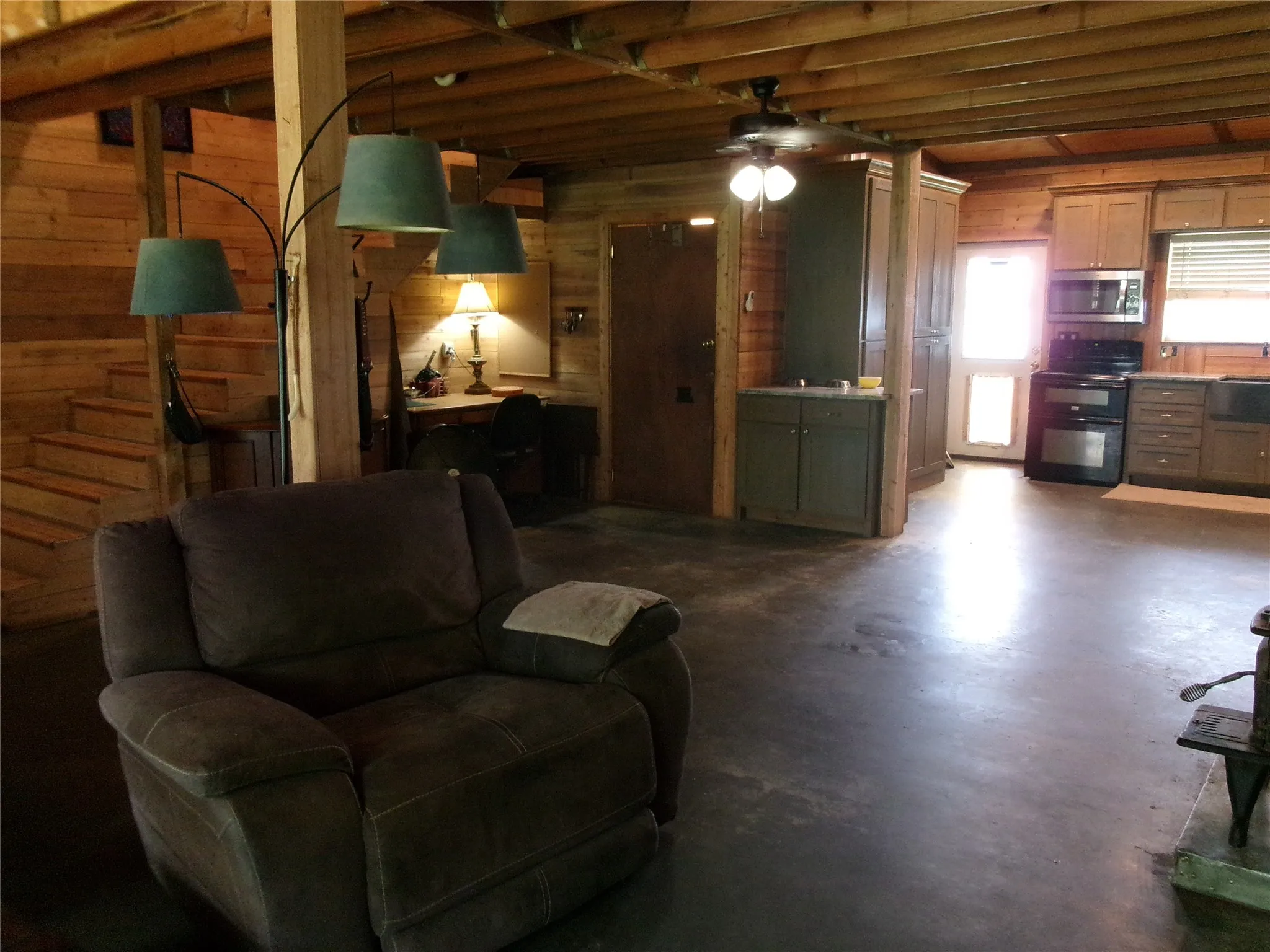 Single Family Residence For Sale in Wood County , 430 Waterfront Row, Quitman, Texas 75783, 2 Bedroom, 2 Bathroom, 4 Garage spaces, 1,856 Sqft, built in 2013, Preowned, mls#21239353, Real Estate Agent in Quitman, Homes For Sale in Wood county, Homes For Sale in Quitman, Realtor in Quitman Texas, Real Estate Brokerage Independent Realty Texas, Luminita Cordes Realtor