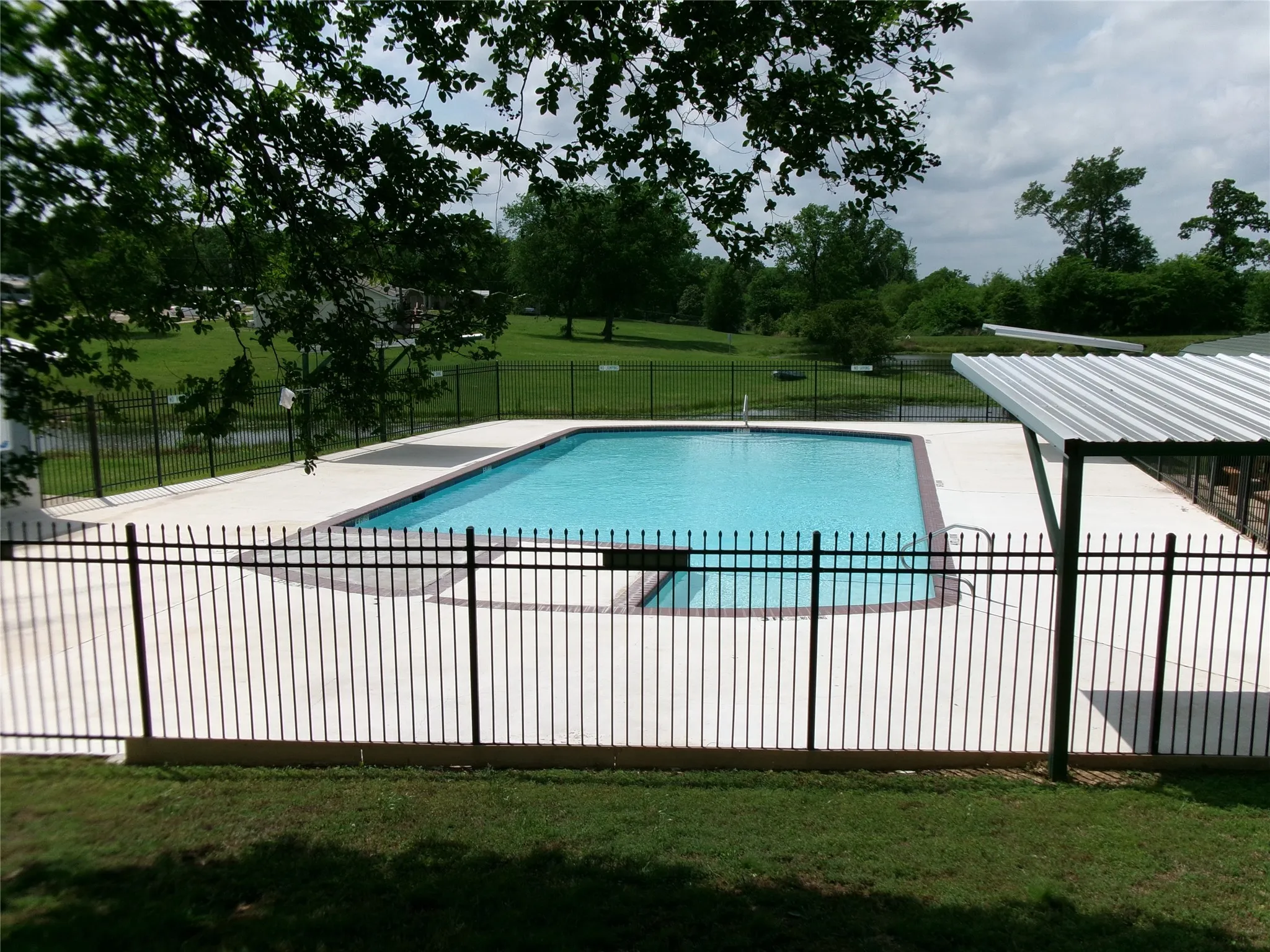 Single Family Residence For Sale in Wood County , 430 Waterfront Row, Quitman, Texas 75783, 2 Bedroom, 2 Bathroom, 4 Garage spaces, 1,856 Sqft, built in 2013, Preowned, mls#21239353, Real Estate Agent in Quitman, Homes For Sale in Wood county, Homes For Sale in Quitman, Realtor in Quitman Texas, Real Estate Brokerage Independent Realty Texas, Luminita Cordes Realtor