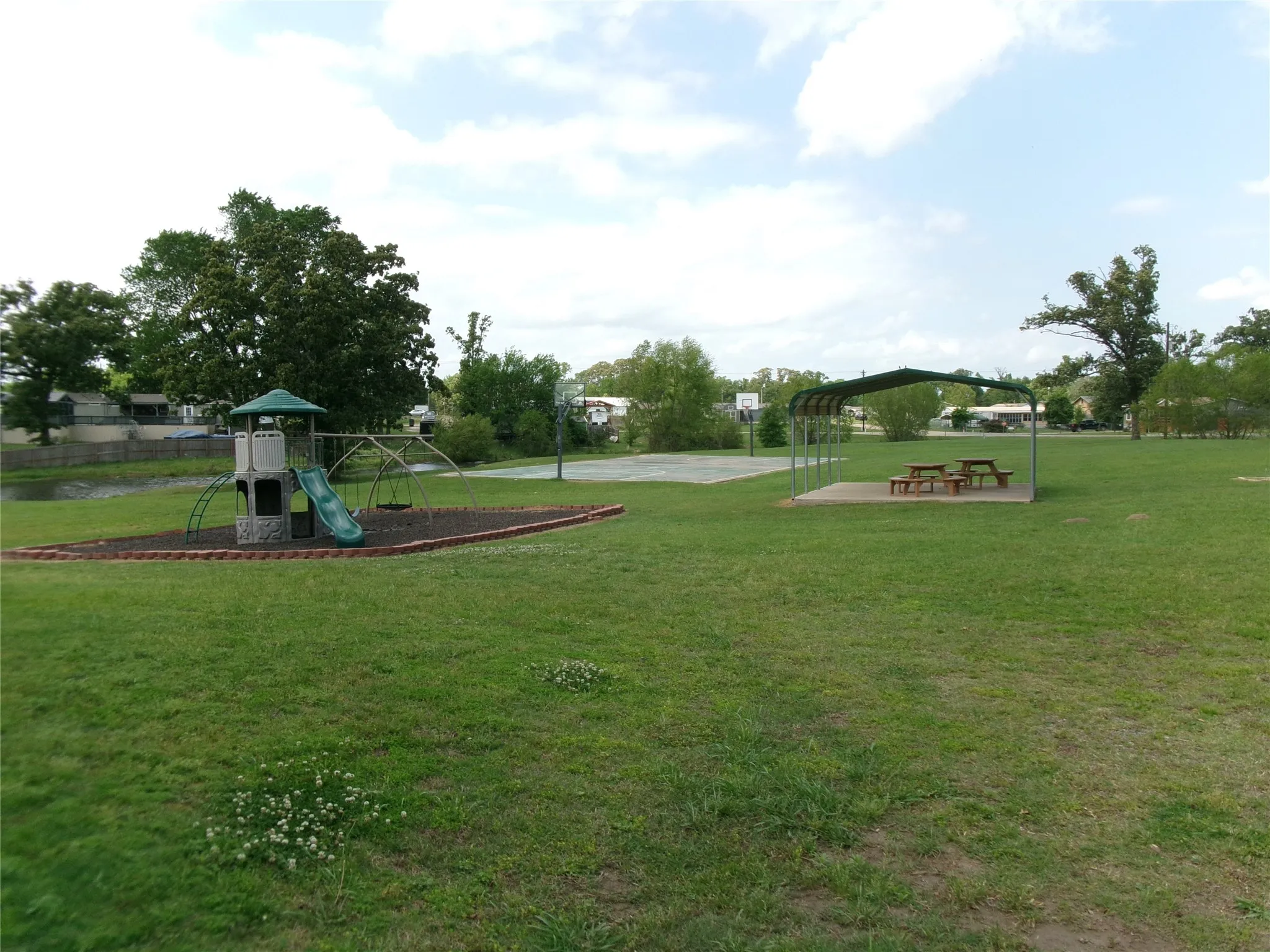 Single Family Residence For Sale in Wood County , 430 Waterfront Row, Quitman, Texas 75783, 2 Bedroom, 2 Bathroom, 4 Garage spaces, 1,856 Sqft, built in 2013, Preowned, mls#21239353, Real Estate Agent in Quitman, Homes For Sale in Wood county, Homes For Sale in Quitman, Realtor in Quitman Texas, Real Estate Brokerage Independent Realty Texas, Luminita Cordes Realtor