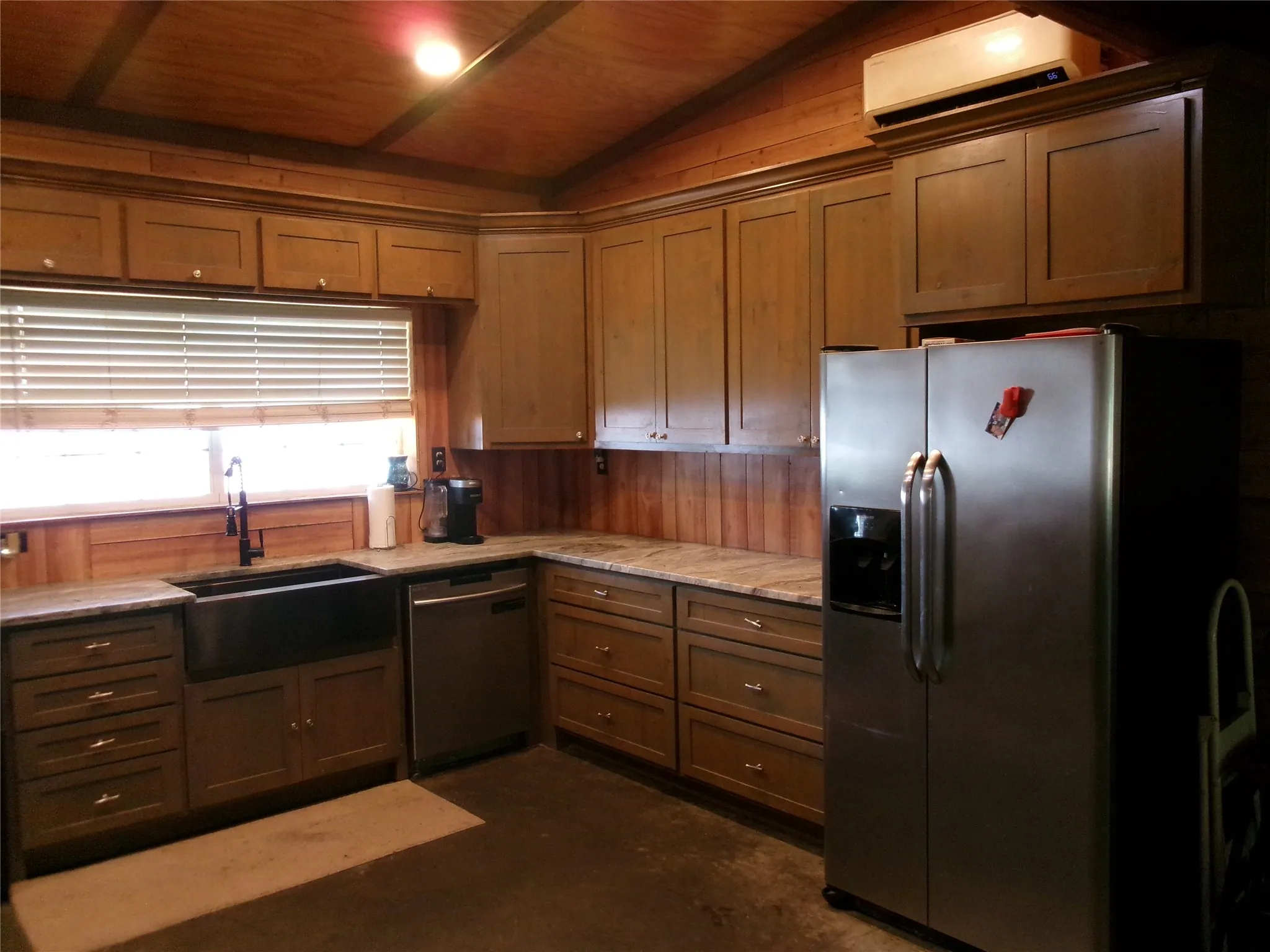 Single Family Residence For Sale in Wood County , 430 Waterfront Row, Quitman, Texas 75783, 2 Bedroom, 2 Bathroom, 4 Garage spaces, 1,856 Sqft, built in 2013, Preowned, mls#21239353, Real Estate Agent in Quitman, Homes For Sale in Wood county, Homes For Sale in Quitman, Realtor in Quitman Texas, Real Estate Brokerage Independent Realty Texas, Luminita Cordes Realtor