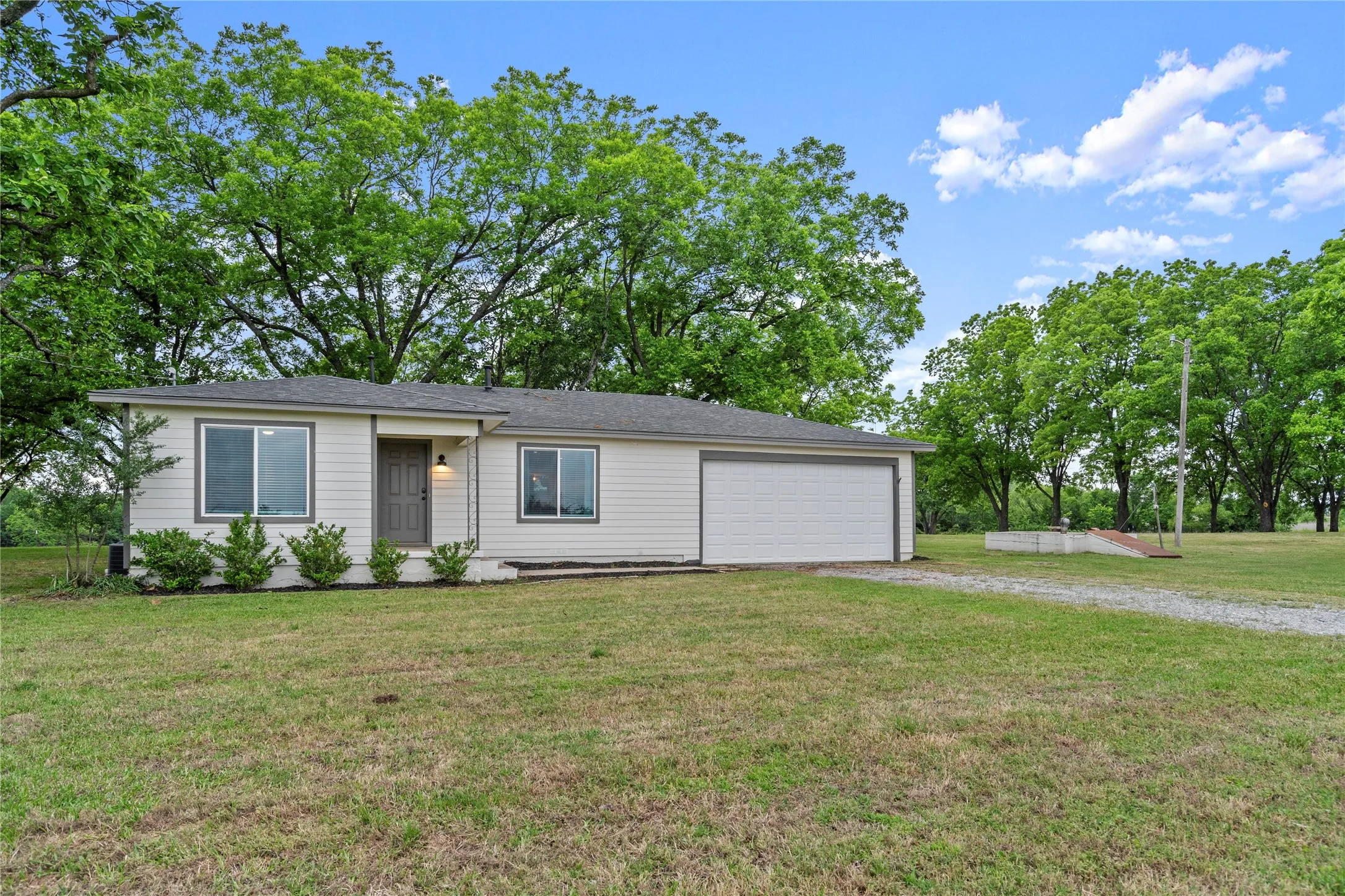 Industrial For Sale in Grayson County , 341 Reast Road, Whitesboro, Texas 76273, 0, 0, Garage spaces, 0 Sqft, built in 1960, mls#21243981, Real Estate Agent in Whitesboro, Homes For Sale in Grayson county, Homes For Sale in Whitesboro, Realtor in Whitesboro Texas, Real Estate Brokerage Independent Realty Texas, Luminita Cordes Realtor