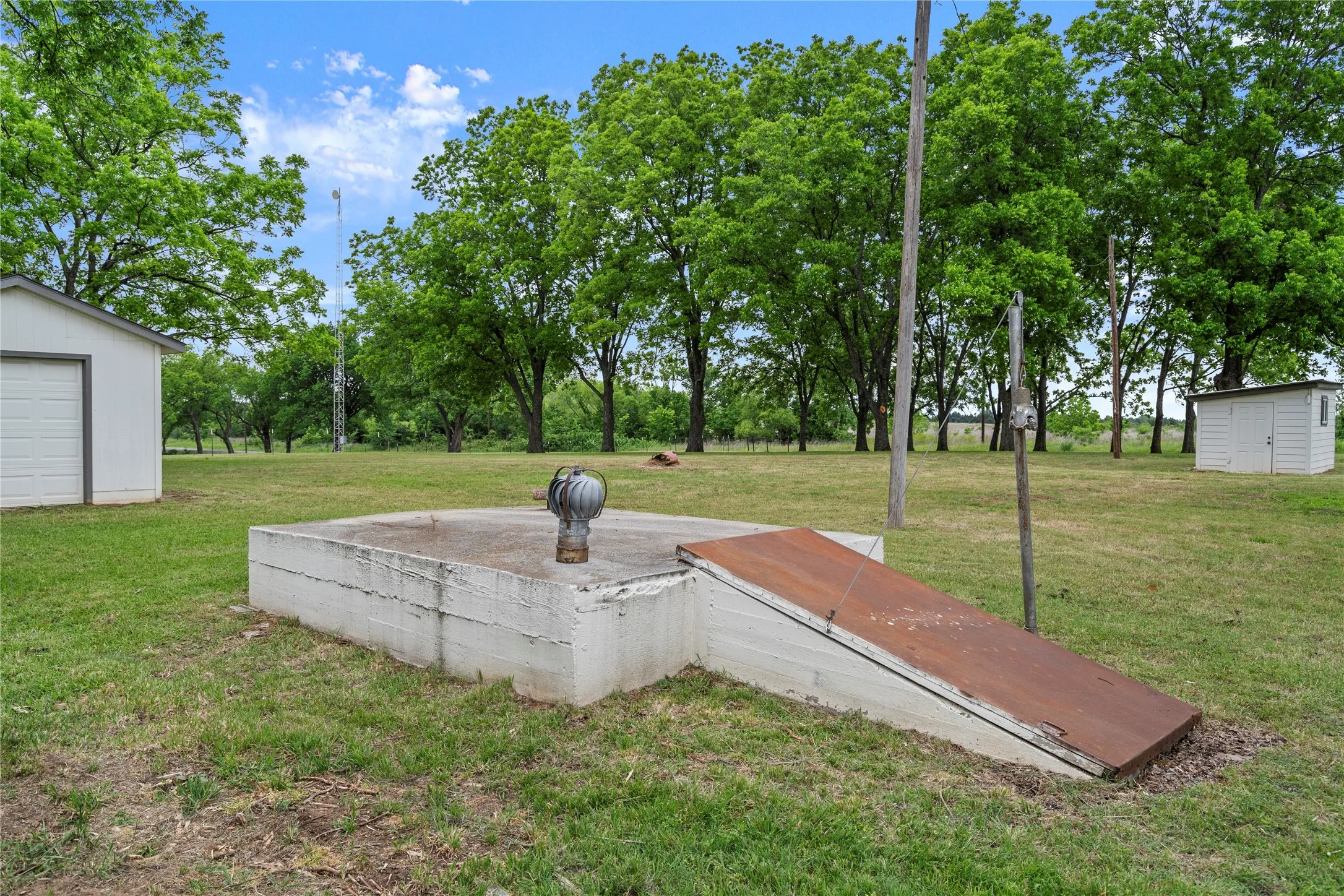 Industrial For Sale in Grayson County , 341 Reast Road, Whitesboro, Texas 76273, 0, 0, Garage spaces, 0 Sqft, built in 1960, mls#21243981, Real Estate Agent in Whitesboro, Homes For Sale in Grayson county, Homes For Sale in Whitesboro, Realtor in Whitesboro Texas, Real Estate Brokerage Independent Realty Texas, Luminita Cordes Realtor