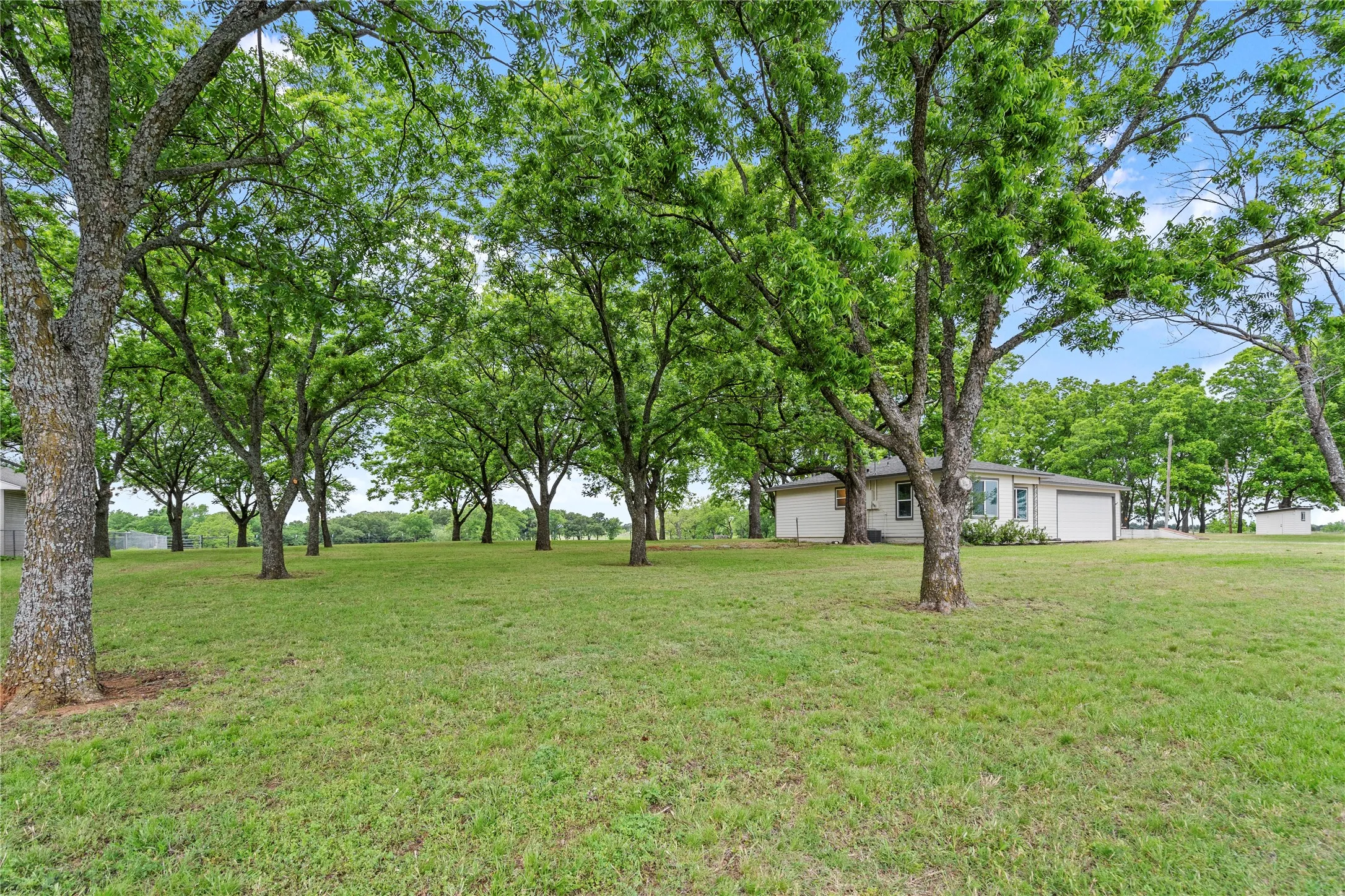 Industrial For Sale in Grayson County , 341 Reast Road, Whitesboro, Texas 76273, 0, 0, Garage spaces, 0 Sqft, built in 1960, mls#21243981, Real Estate Agent in Whitesboro, Homes For Sale in Grayson county, Homes For Sale in Whitesboro, Realtor in Whitesboro Texas, Real Estate Brokerage Independent Realty Texas, Luminita Cordes Realtor