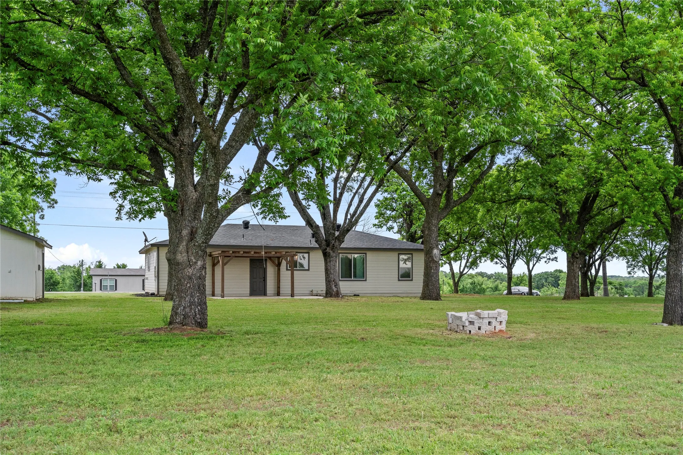 Industrial For Sale in Grayson County , 341 Reast Road, Whitesboro, Texas 76273, 0, 0, Garage spaces, 0 Sqft, built in 1960, mls#21243981, Real Estate Agent in Whitesboro, Homes For Sale in Grayson county, Homes For Sale in Whitesboro, Realtor in Whitesboro Texas, Real Estate Brokerage Independent Realty Texas, Luminita Cordes Realtor