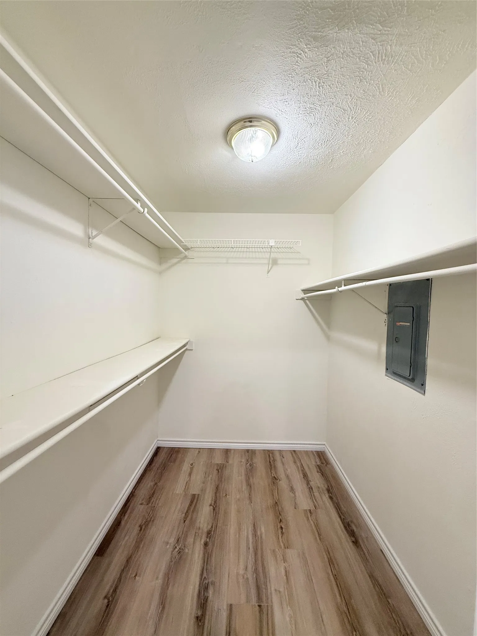 Single Family Residence For Sale in Denton County , 7208 Garrett Place, The Colony, Texas 75056, 3 Bedroom, 2 Bathroom, 2 Garage spaces, 1,879 Sqft, built in 1983, mls#21244001, Real Estate Agent in The Colony, Homes For Sale in Denton county, Homes For Sale in The Colony, Realtor in The Colony Texas, Real Estate Brokerage Independent Realty Texas, Luminita Cordes Realtor