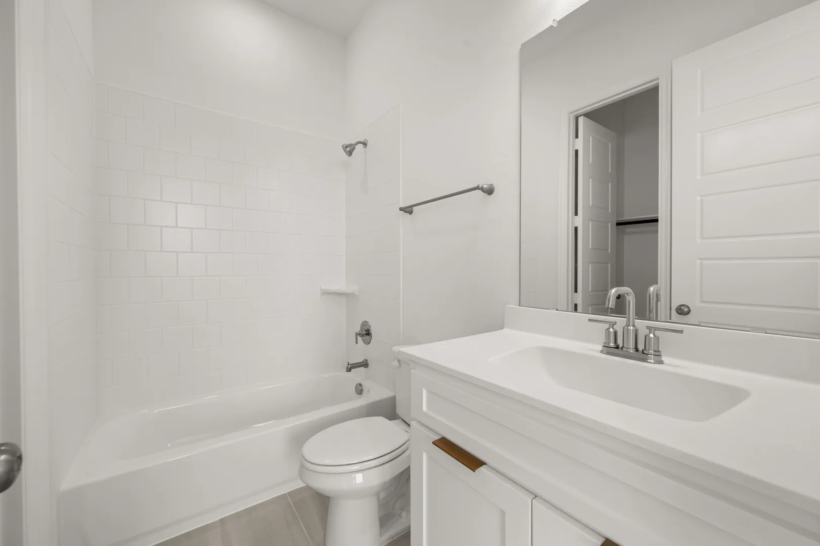 9508 Holly Blue- Bathroom-3