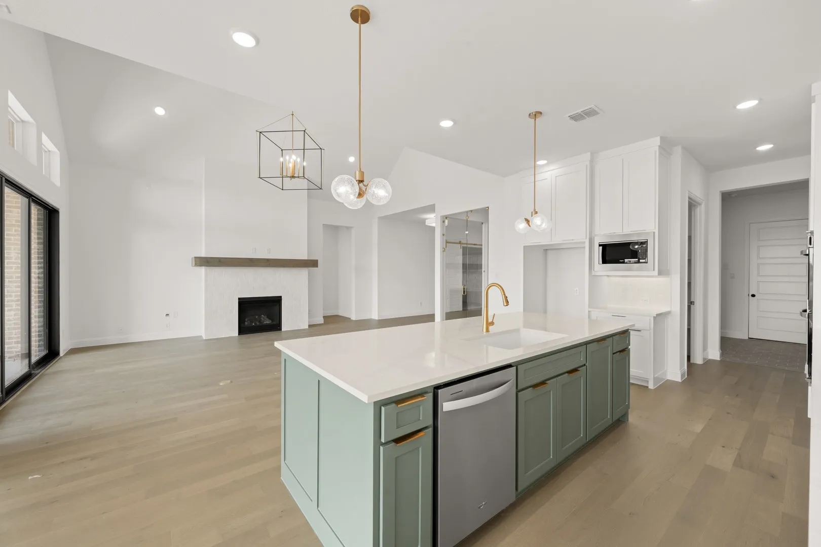 9508 Holly Blue- Kitchen-4