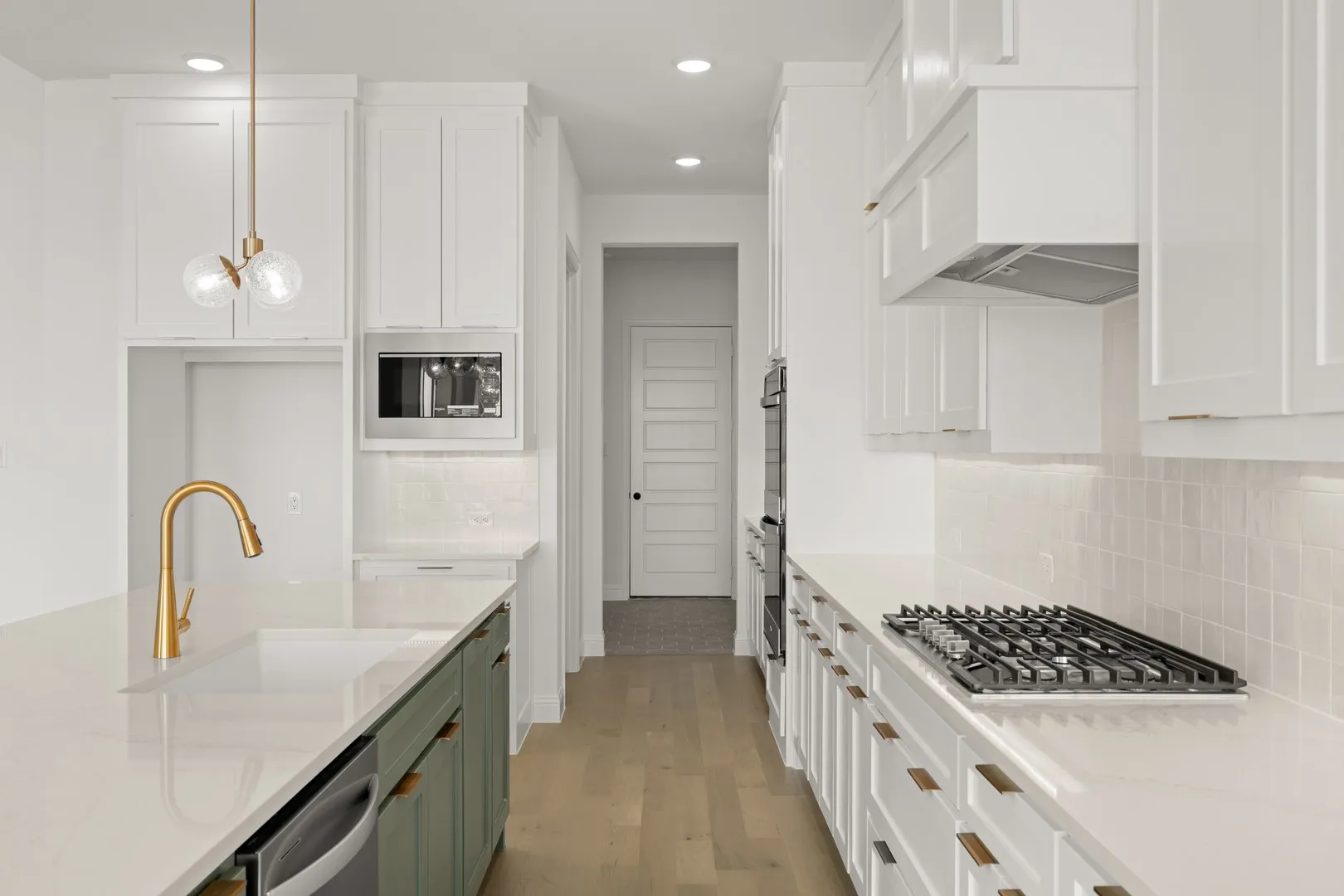 9508 Holly Blue- Kitchen-3