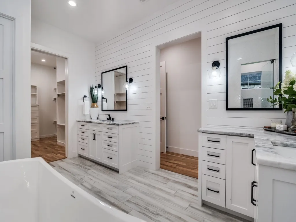 Single Family Residence For Sale in Rockwall County , 138 Stafford Drive, Heath, Texas 75032, 6 Bedroom, 8 Bathroom, 3 Garage spaces, 4,880 Sqft, built in 2022, Preowned, mls#21244041, Real Estate Agent in Heath, Homes For Sale in Rockwall county, Homes For Sale in Heath, Realtor in Heath Texas, Real Estate Brokerage Independent Realty Texas, Luminita Cordes Realtor