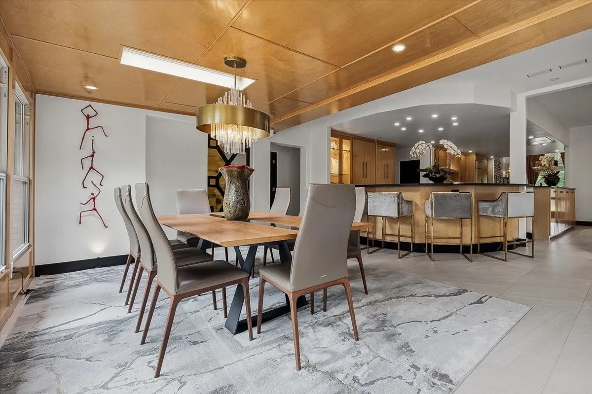  Formal Dining