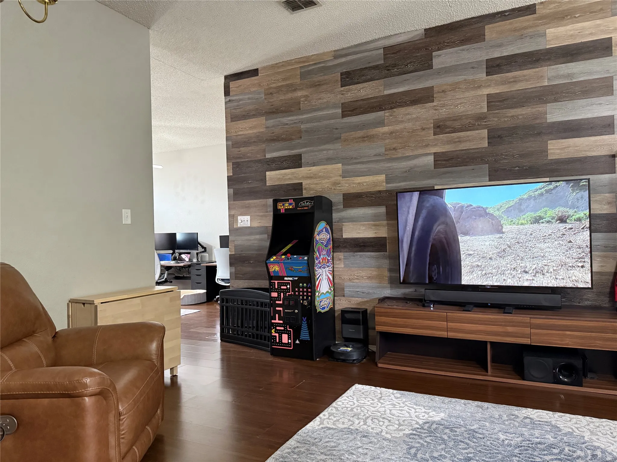 Single Family Residence For Rent in Collin County , 11616 Charlotte Lane, Frisco, Texas 75035, 3 Bedrooms, 2 Bathrooms, 2 Garage spaces, 1,691 Sqft, built in 1994, Preowned, Price $2,400, mls#21243994, Real Estate Agent in Frisco, Homes For Rent in Collin county, Homes For Rent in Frisco, Realtor in Frisco Texas, Real Estate Brokerage Independent Realty Texas, Luminita Cordes Realtor