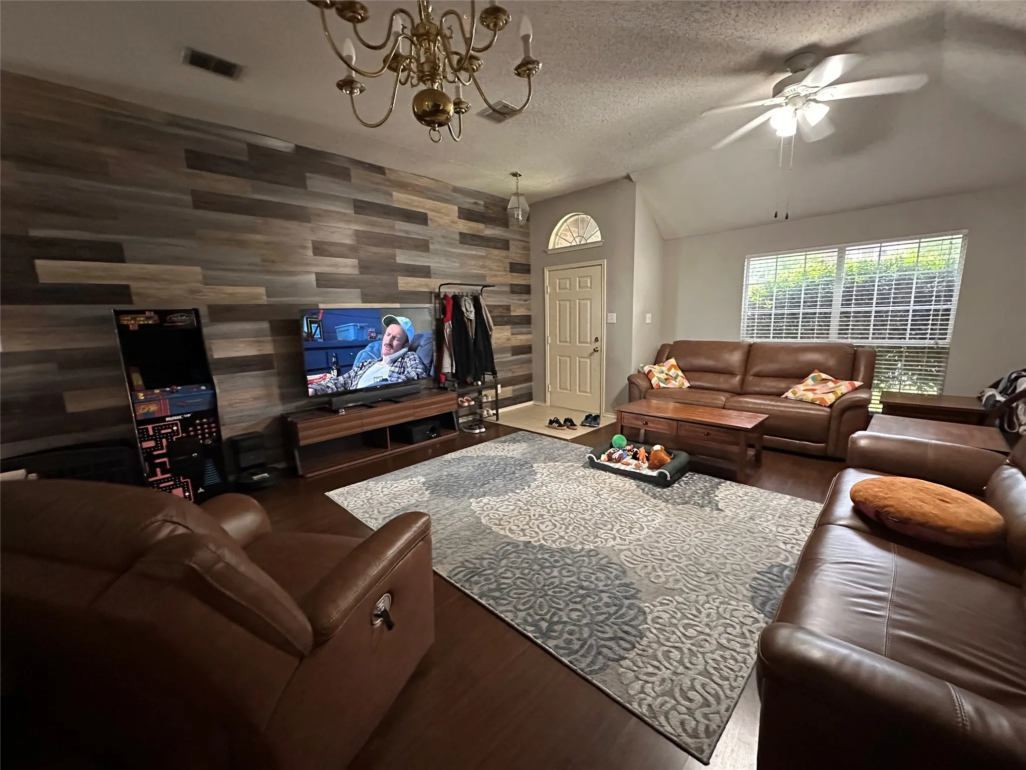 Single Family Residence For Rent in Collin County , 11616 Charlotte Lane, Frisco, Texas 75035, 3 Bedrooms, 2 Bathrooms, 2 Garage spaces, 1,691 Sqft, built in 1994, Preowned, Price $2,400, mls#21243994, Real Estate Agent in Frisco, Homes For Rent in Collin county, Homes For Rent in Frisco, Realtor in Frisco Texas, Real Estate Brokerage Independent Realty Texas, Luminita Cordes Realtor