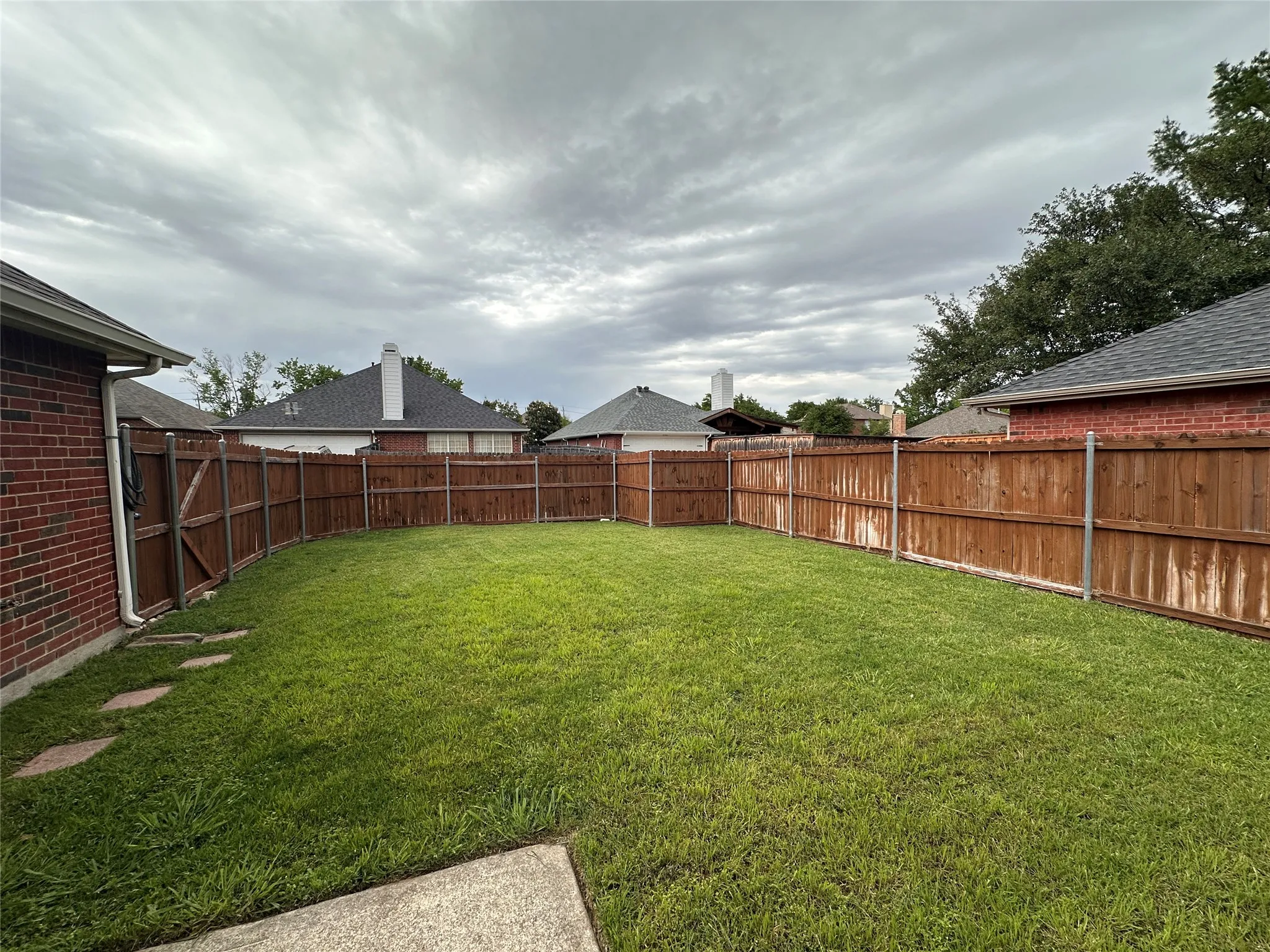 Single Family Residence For Rent in Collin County , 11616 Charlotte Lane, Frisco, Texas 75035, 3 Bedrooms, 2 Bathrooms, 2 Garage spaces, 1,691 Sqft, built in 1994, Preowned, Price $2,400, mls#21243994, Real Estate Agent in Frisco, Homes For Rent in Collin county, Homes For Rent in Frisco, Realtor in Frisco Texas, Real Estate Brokerage Independent Realty Texas, Luminita Cordes Realtor
