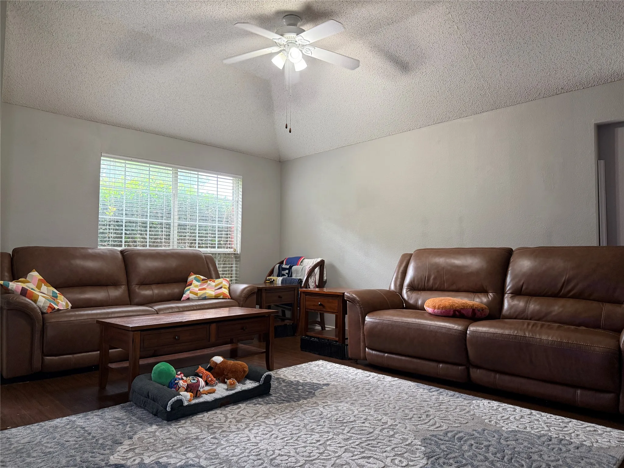 Single Family Residence For Rent in Collin County , 11616 Charlotte Lane, Frisco, Texas 75035, 3 Bedrooms, 2 Bathrooms, 2 Garage spaces, 1,691 Sqft, built in 1994, Preowned, Price $2,400, mls#21243994, Real Estate Agent in Frisco, Homes For Rent in Collin county, Homes For Rent in Frisco, Realtor in Frisco Texas, Real Estate Brokerage Independent Realty Texas, Luminita Cordes Realtor