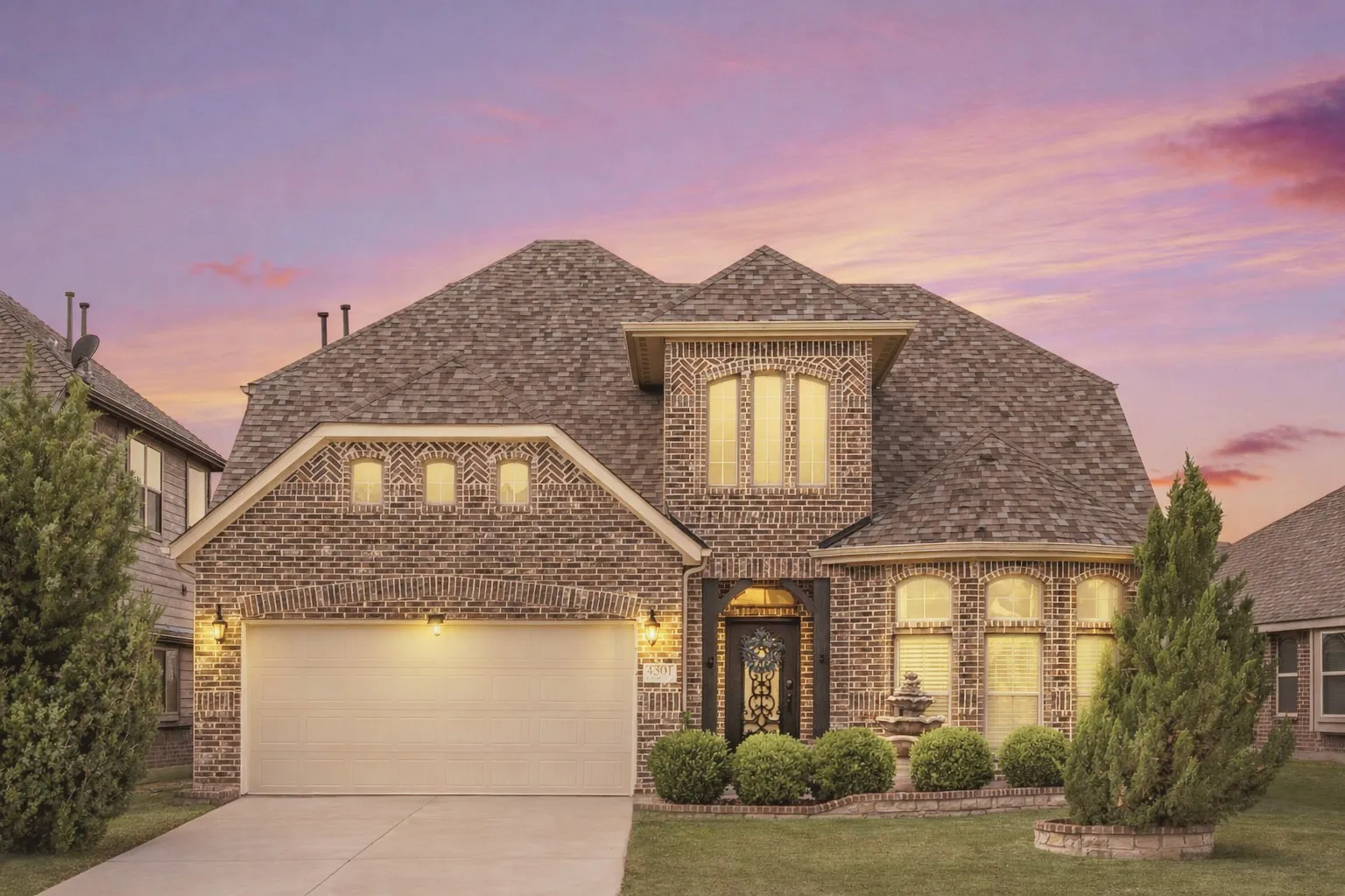 Enjoy all the neighborhood amenities including two pools, clubhouse, putting green, fitness center, fishing ponds, walking paths, parks and playgrounds, and a basketball court. Great proximity to retail, restaurants, schools and major arterial routes.
