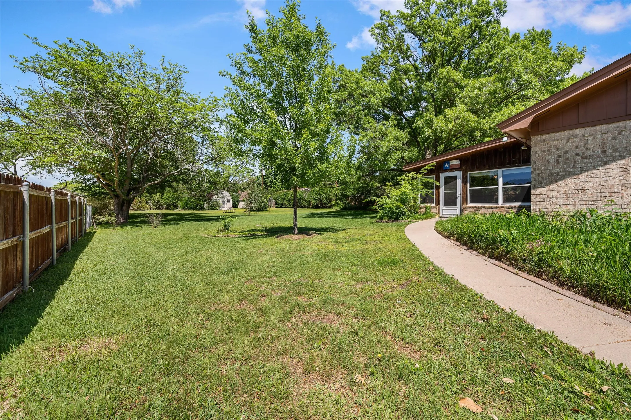 Convenient access to back entry from the driveway.