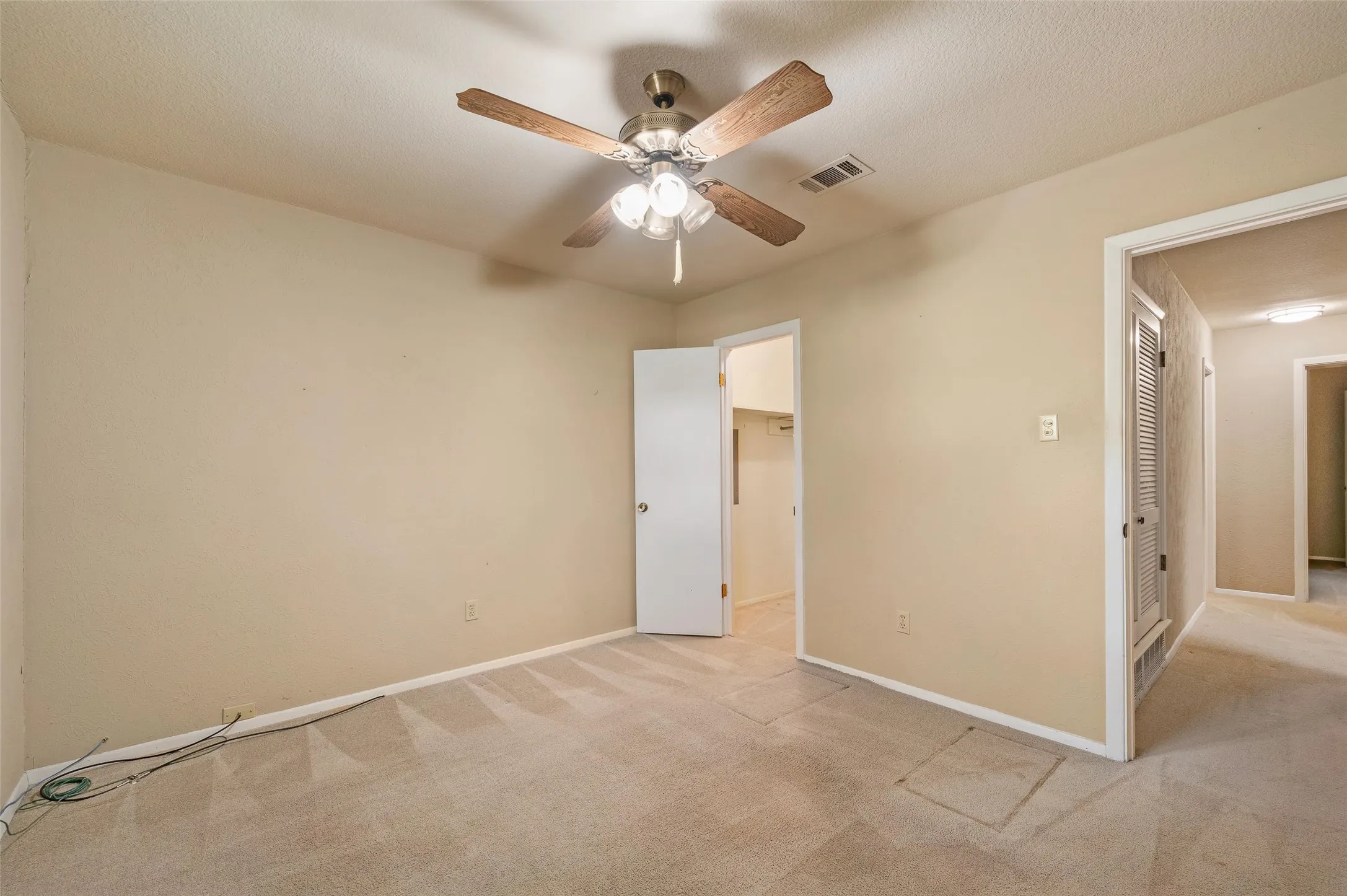 Walk in closet in 2nd bedroom.