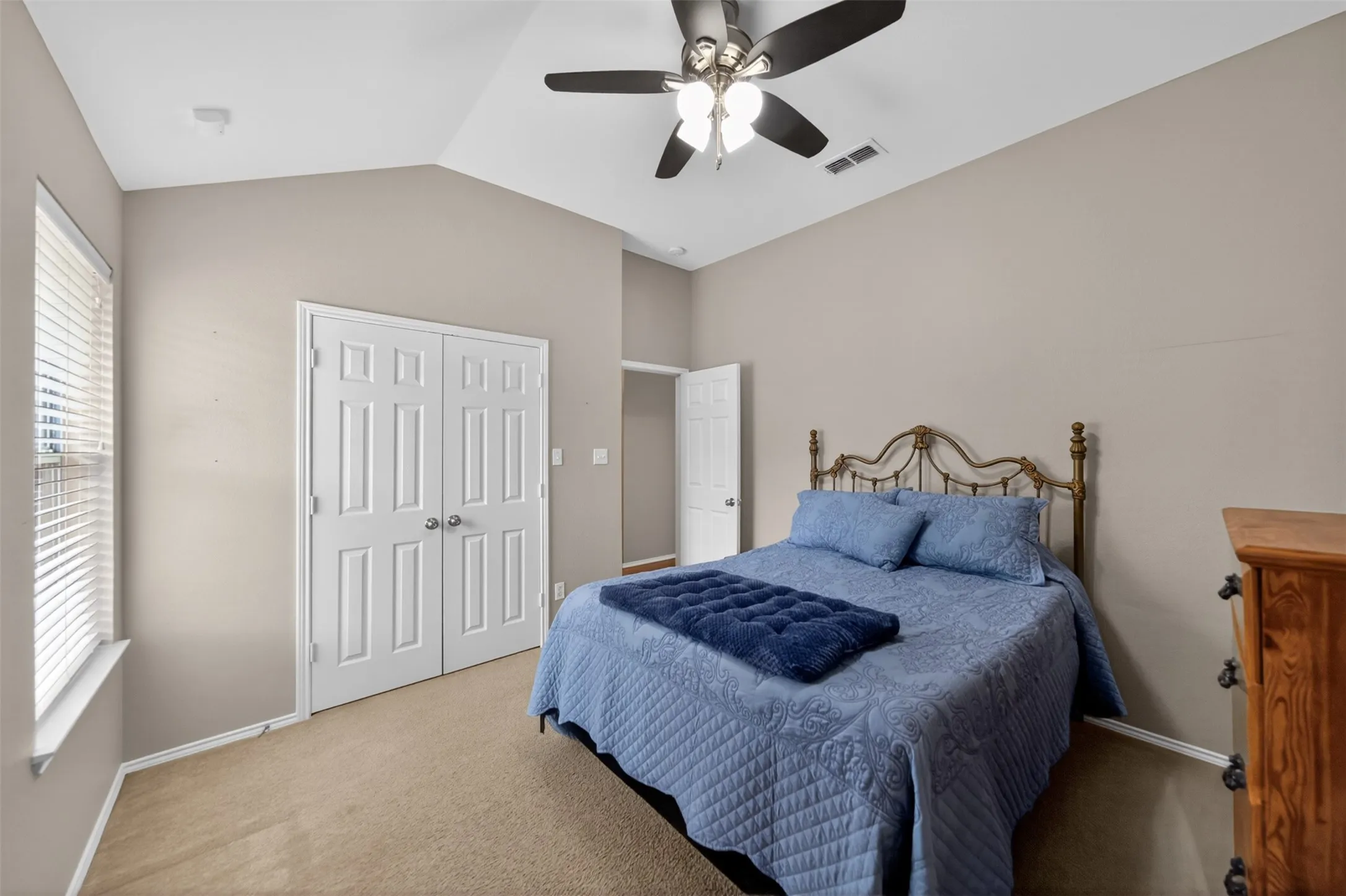 Single Family Residence For Sale in Smith County , 514 Noah Lane, Lindale, Texas 75771, 3 Bedroom, 2 Bathroom, 2 Garage spaces, 2,002 Sqft, built in 2002, mls#21244097, Real Estate Agent in Lindale, Homes For Sale in Smith county, Homes For Sale in Lindale, Realtor in Lindale Texas, Real Estate Brokerage Independent Realty Texas, Luminita Cordes Realtor