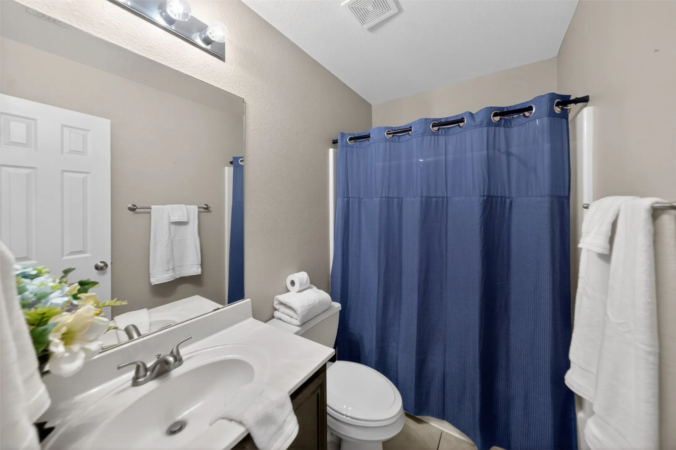 Single Family Residence For Sale in Smith County , 514 Noah Lane, Lindale, Texas 75771, 3 Bedroom, 2 Bathroom, 2 Garage spaces, 2,002 Sqft, built in 2002, mls#21244097, Real Estate Agent in Lindale, Homes For Sale in Smith county, Homes For Sale in Lindale, Realtor in Lindale Texas, Real Estate Brokerage Independent Realty Texas, Luminita Cordes Realtor