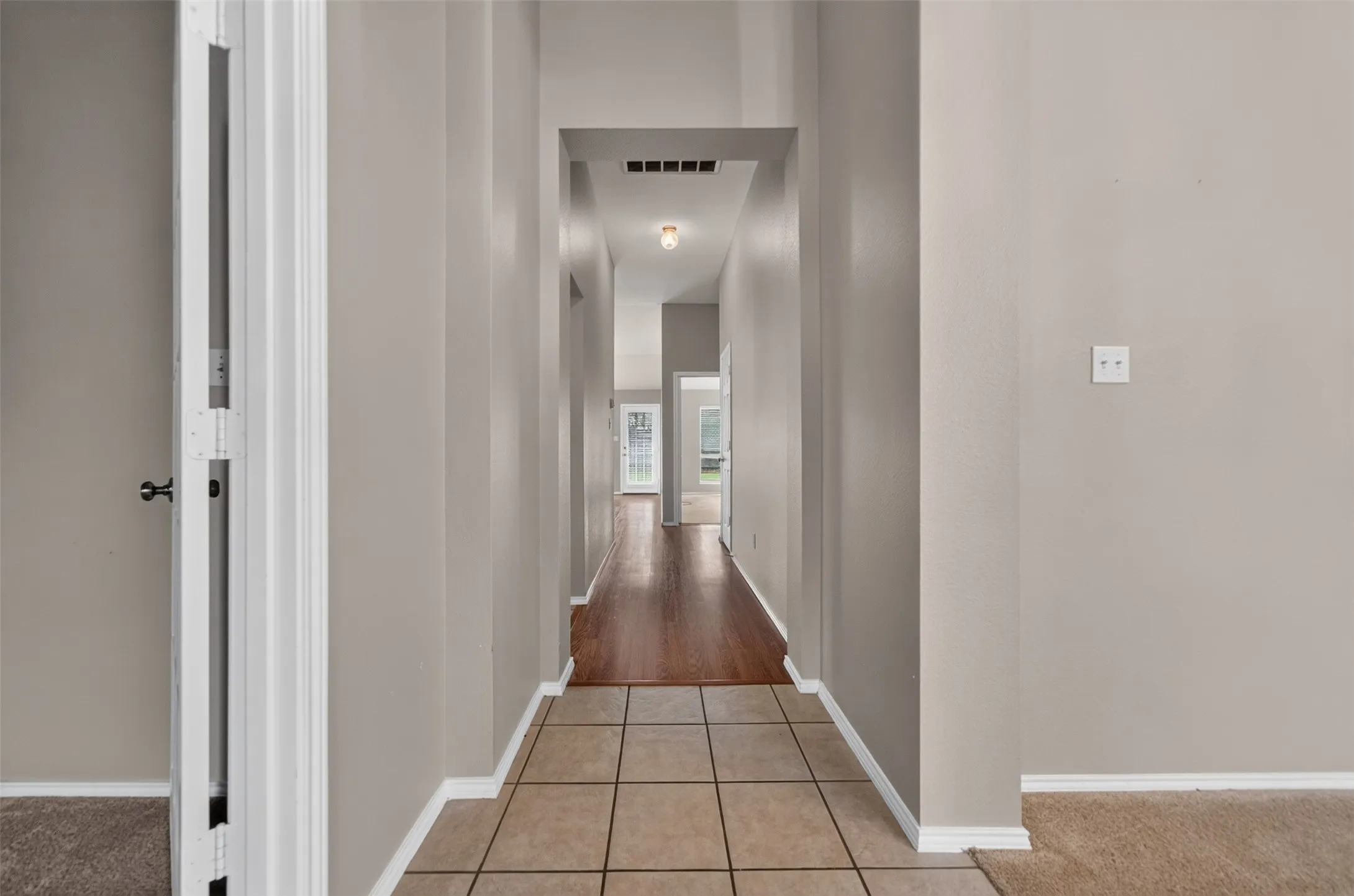 Single Family Residence For Sale in Smith County , 514 Noah Lane, Lindale, Texas 75771, 3 Bedroom, 2 Bathroom, 2 Garage spaces, 2,002 Sqft, built in 2002, mls#21244097, Real Estate Agent in Lindale, Homes For Sale in Smith county, Homes For Sale in Lindale, Realtor in Lindale Texas, Real Estate Brokerage Independent Realty Texas, Luminita Cordes Realtor