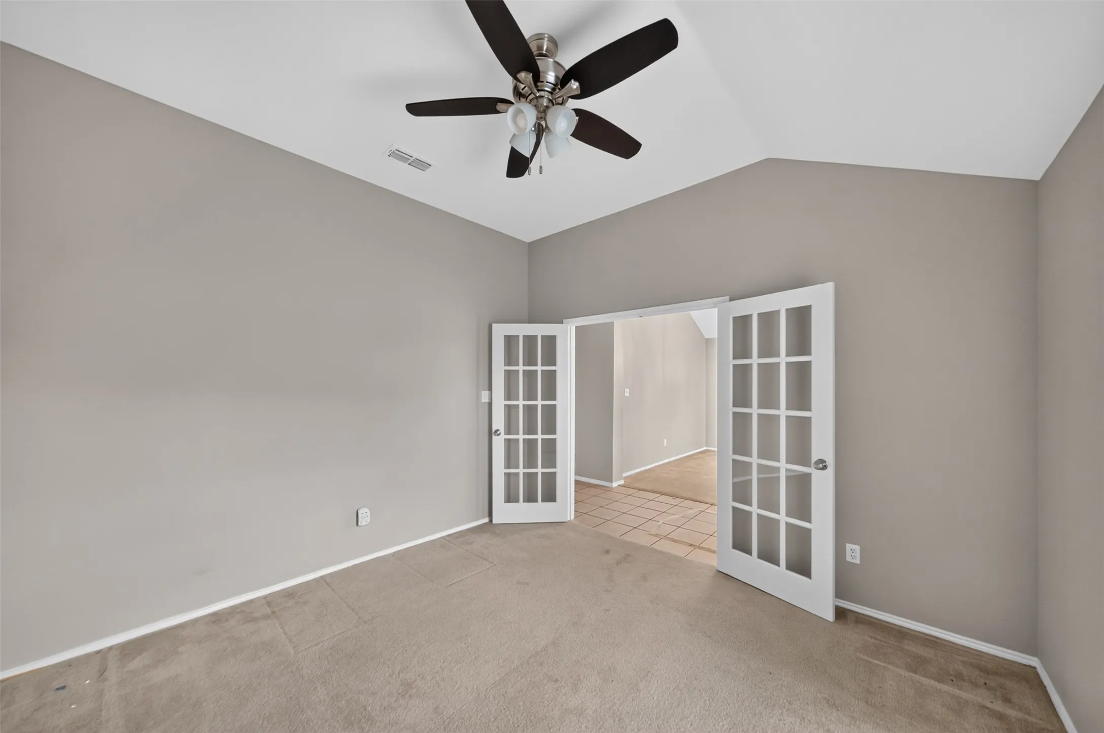 Single Family Residence For Sale in Smith County , 514 Noah Lane, Lindale, Texas 75771, 3 Bedroom, 2 Bathroom, 2 Garage spaces, 2,002 Sqft, built in 2002, mls#21244097, Real Estate Agent in Lindale, Homes For Sale in Smith county, Homes For Sale in Lindale, Realtor in Lindale Texas, Real Estate Brokerage Independent Realty Texas, Luminita Cordes Realtor