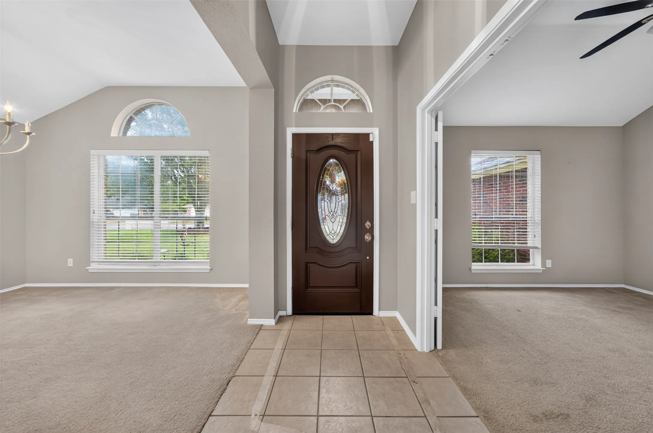Single Family Residence For Sale in Smith County , 514 Noah Lane, Lindale, Texas 75771, 3 Bedroom, 2 Bathroom, 2 Garage spaces, 2,002 Sqft, built in 2002, mls#21244097, Real Estate Agent in Lindale, Homes For Sale in Smith county, Homes For Sale in Lindale, Realtor in Lindale Texas, Real Estate Brokerage Independent Realty Texas, Luminita Cordes Realtor